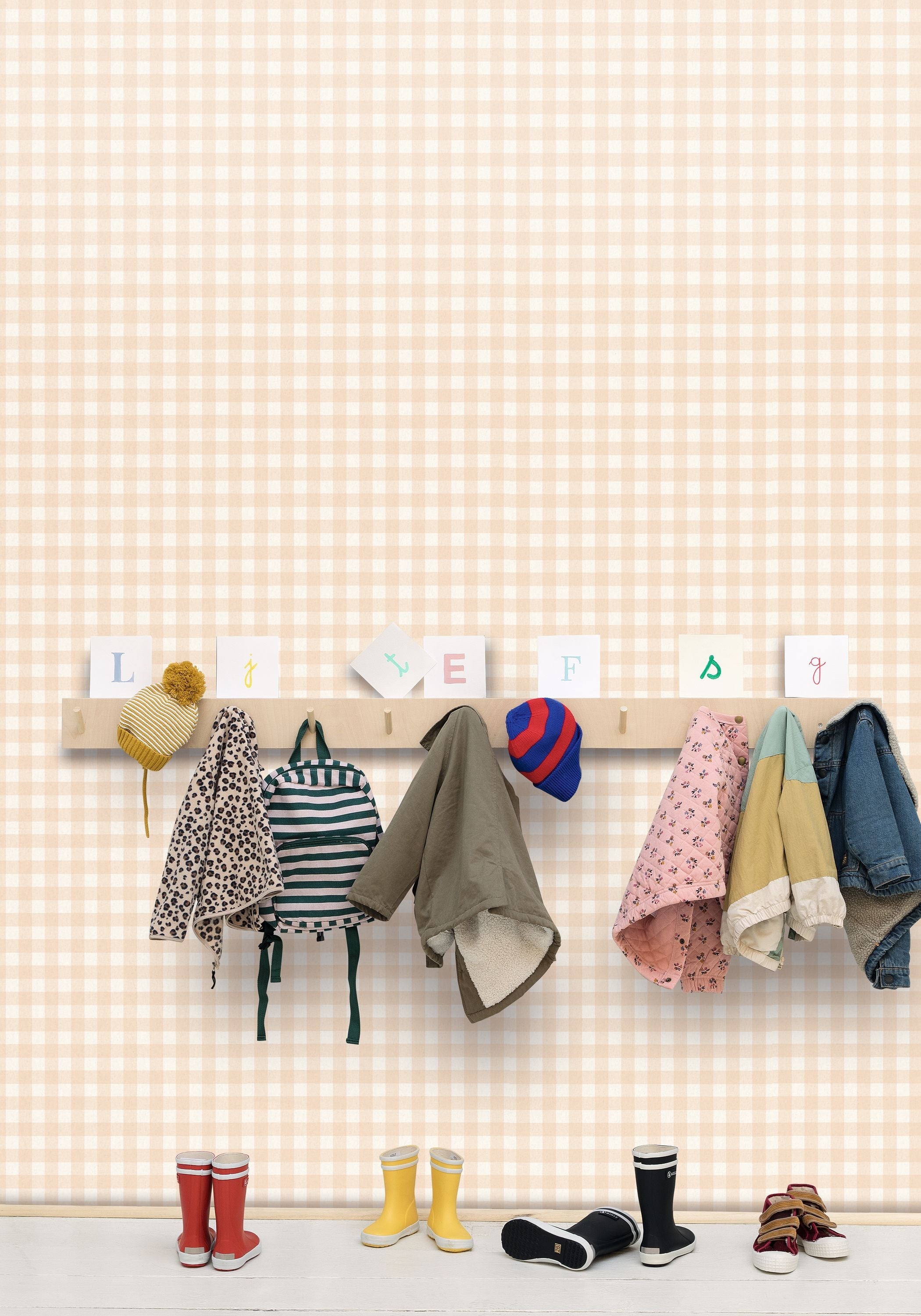 Victoria Rose Pale Happy Kids Club Wallpaper by Caselio