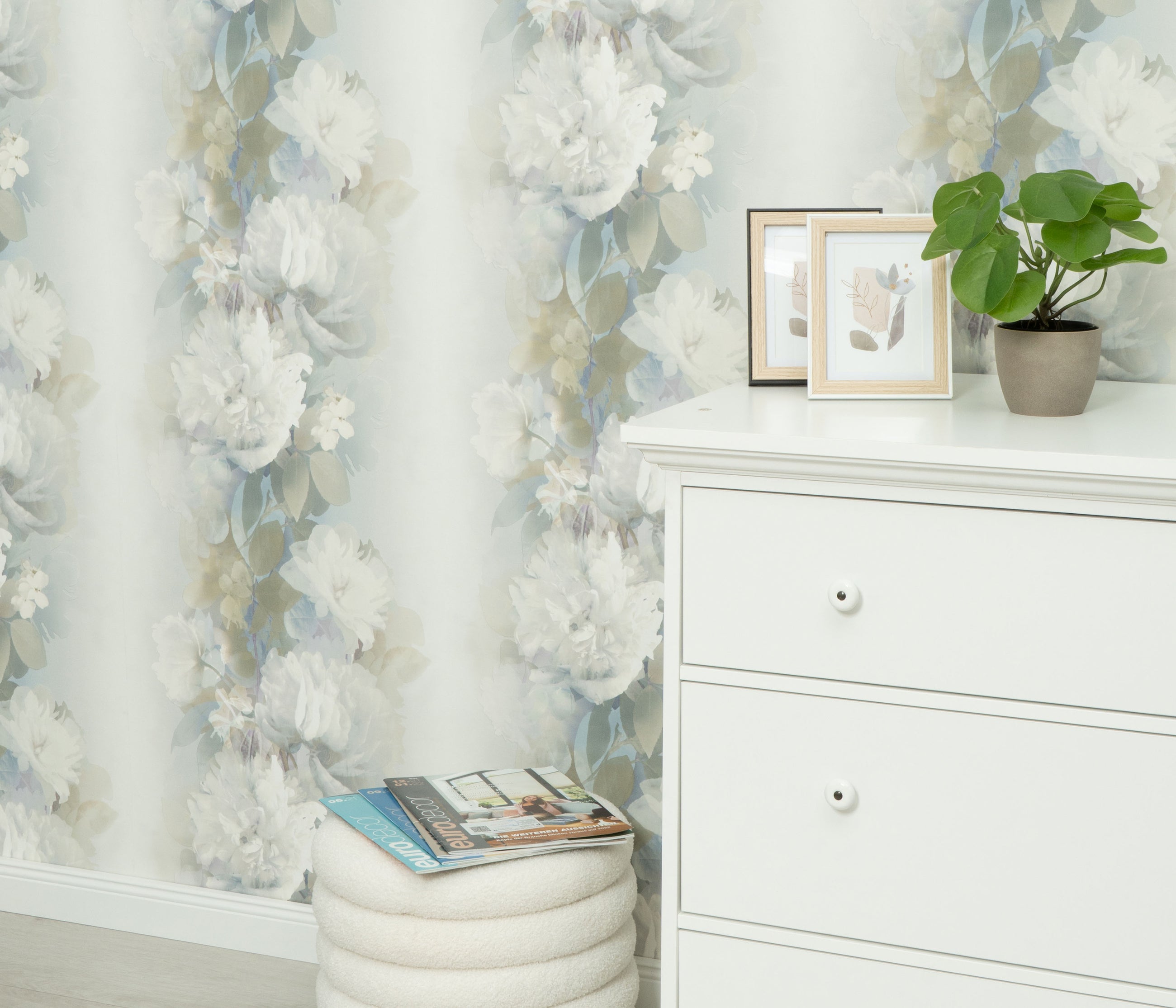 10513-08 Aurora Floral Blue Wallpaper by Erismann