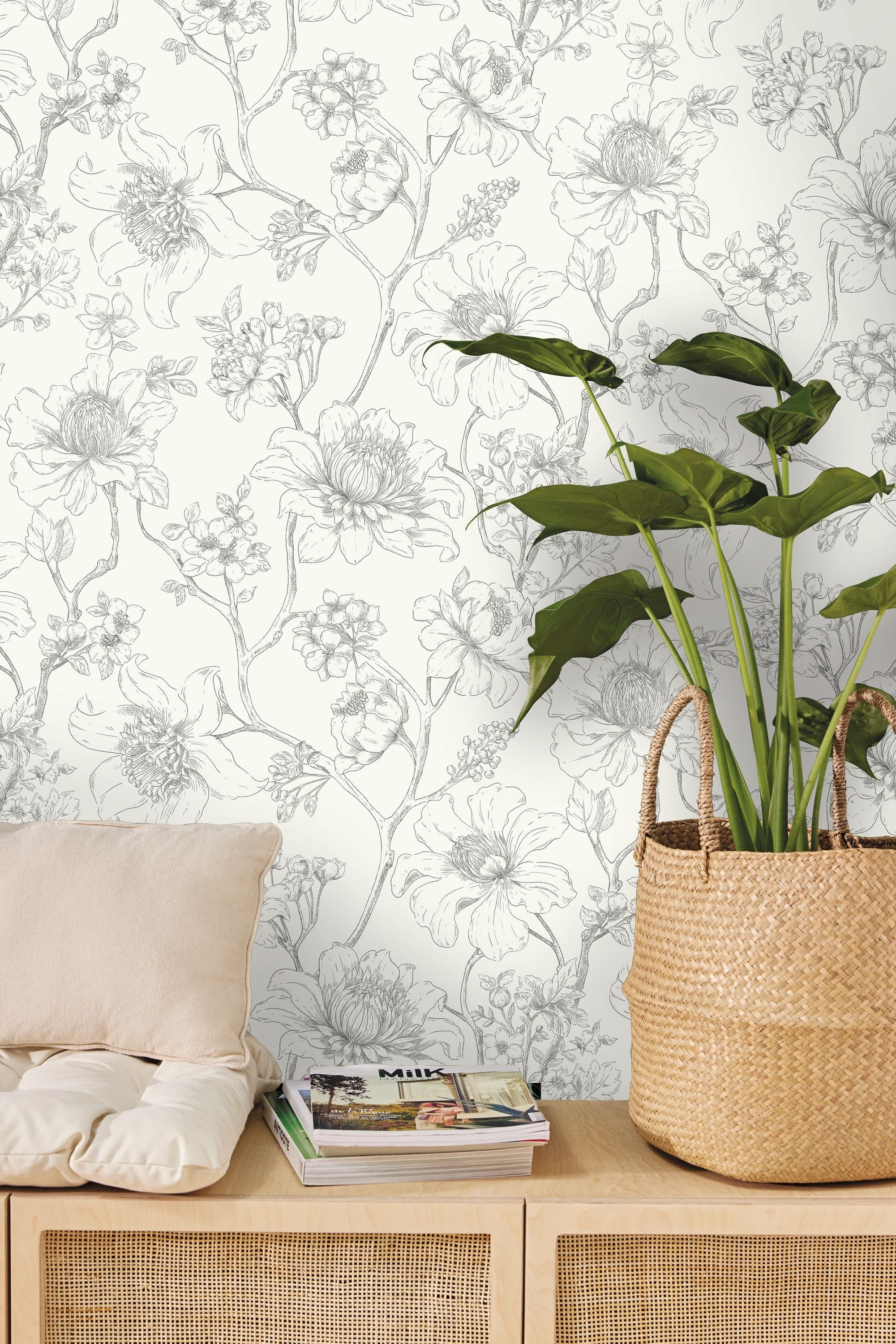 107070932 Silent Garden Noir Wallpaper by Caselio