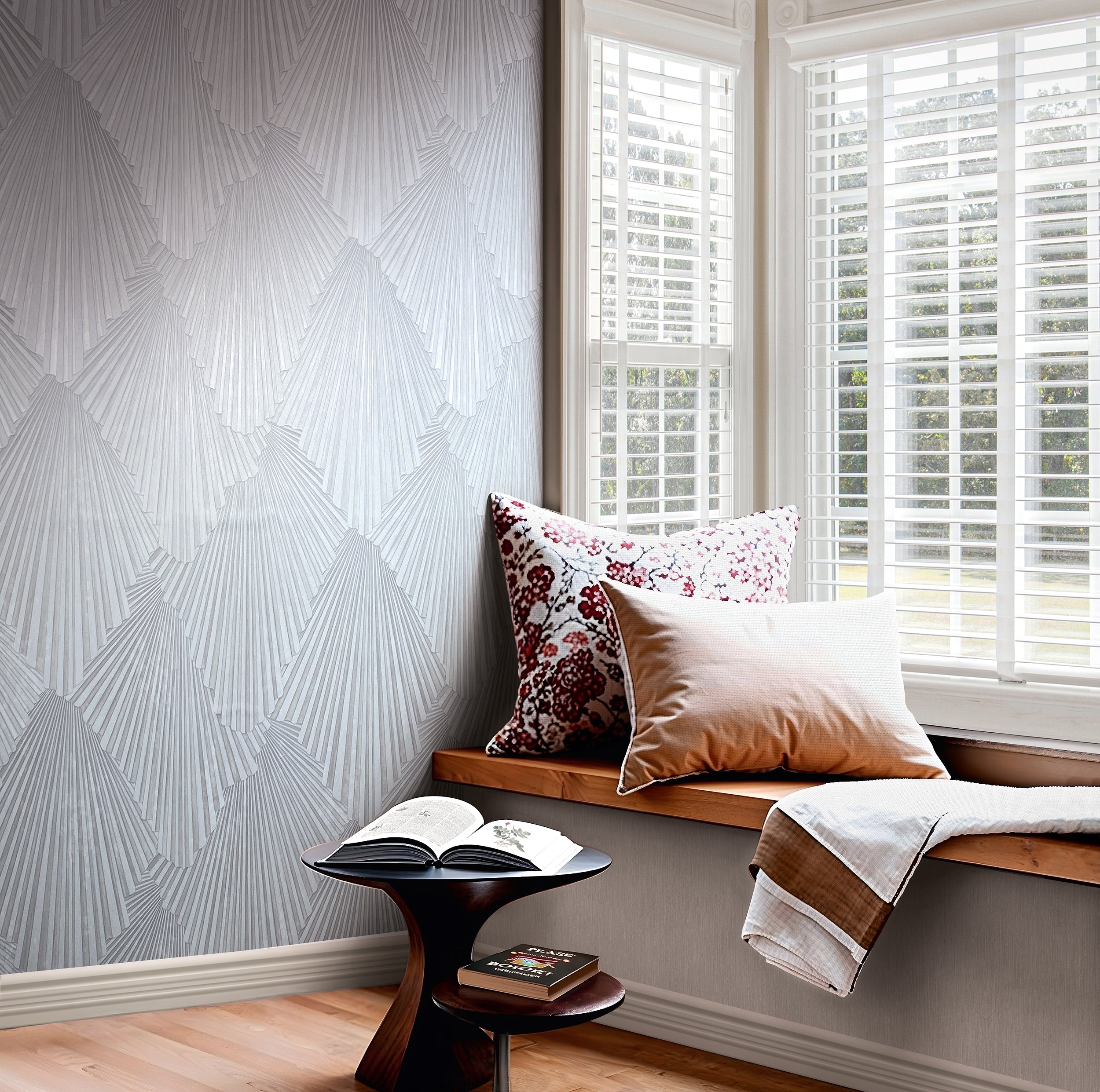 35846 Graphic Silver Grey Wallpaper by Galerie