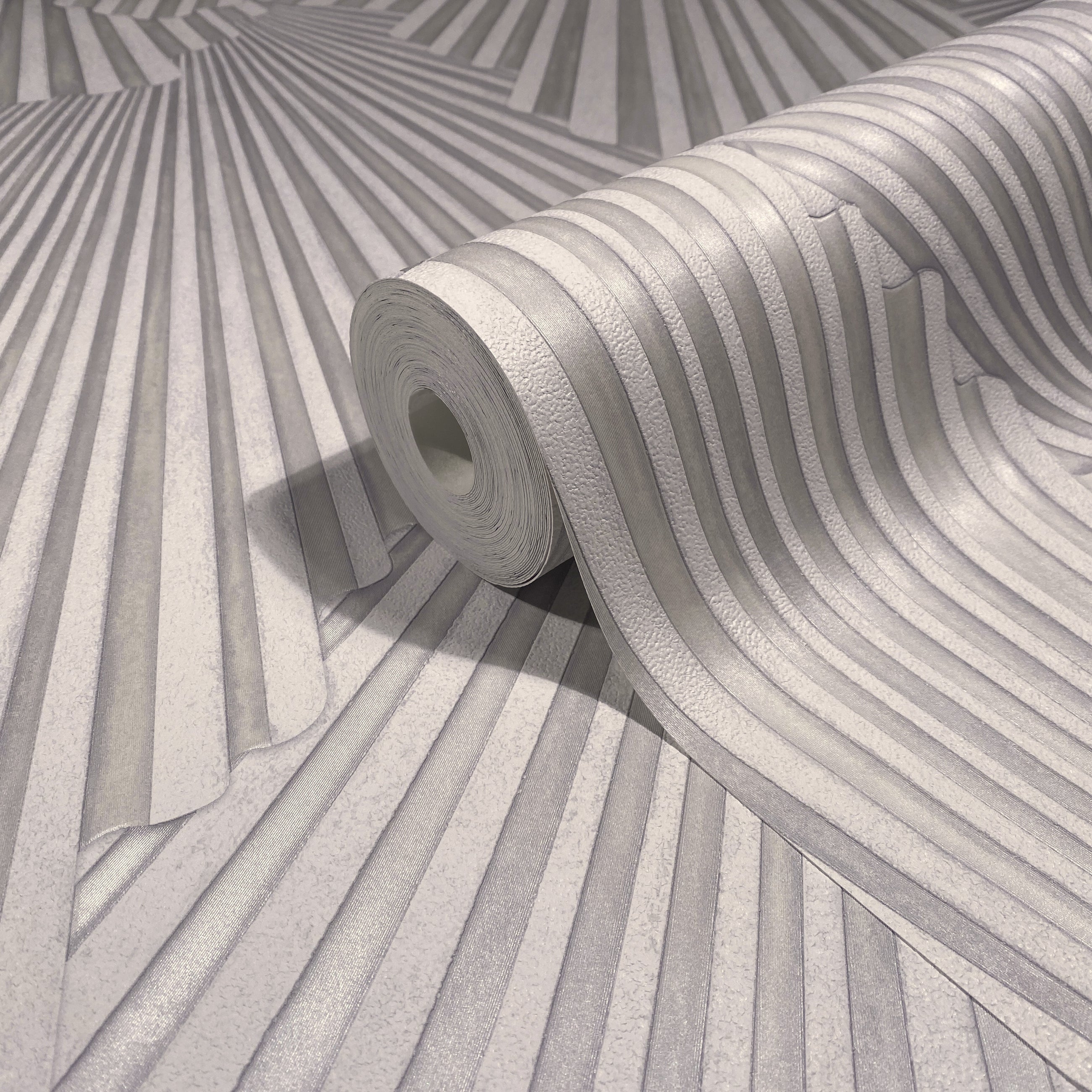 35846 Graphic Silver Grey Wallpaper by Galerie