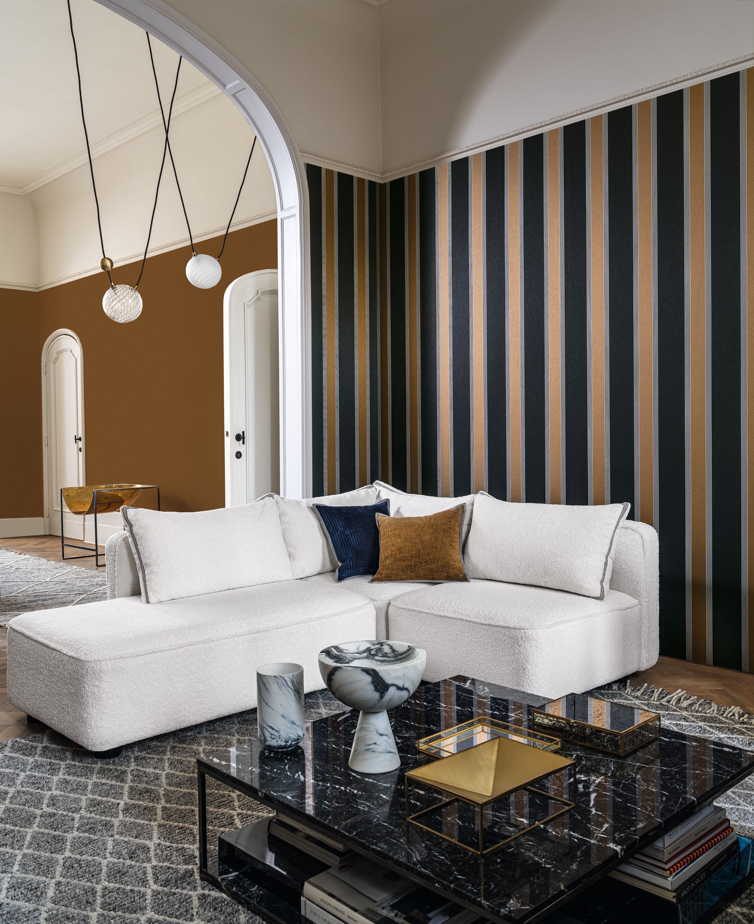 75712548 Auteuil Noir/Doré Wallpaper by Casamance