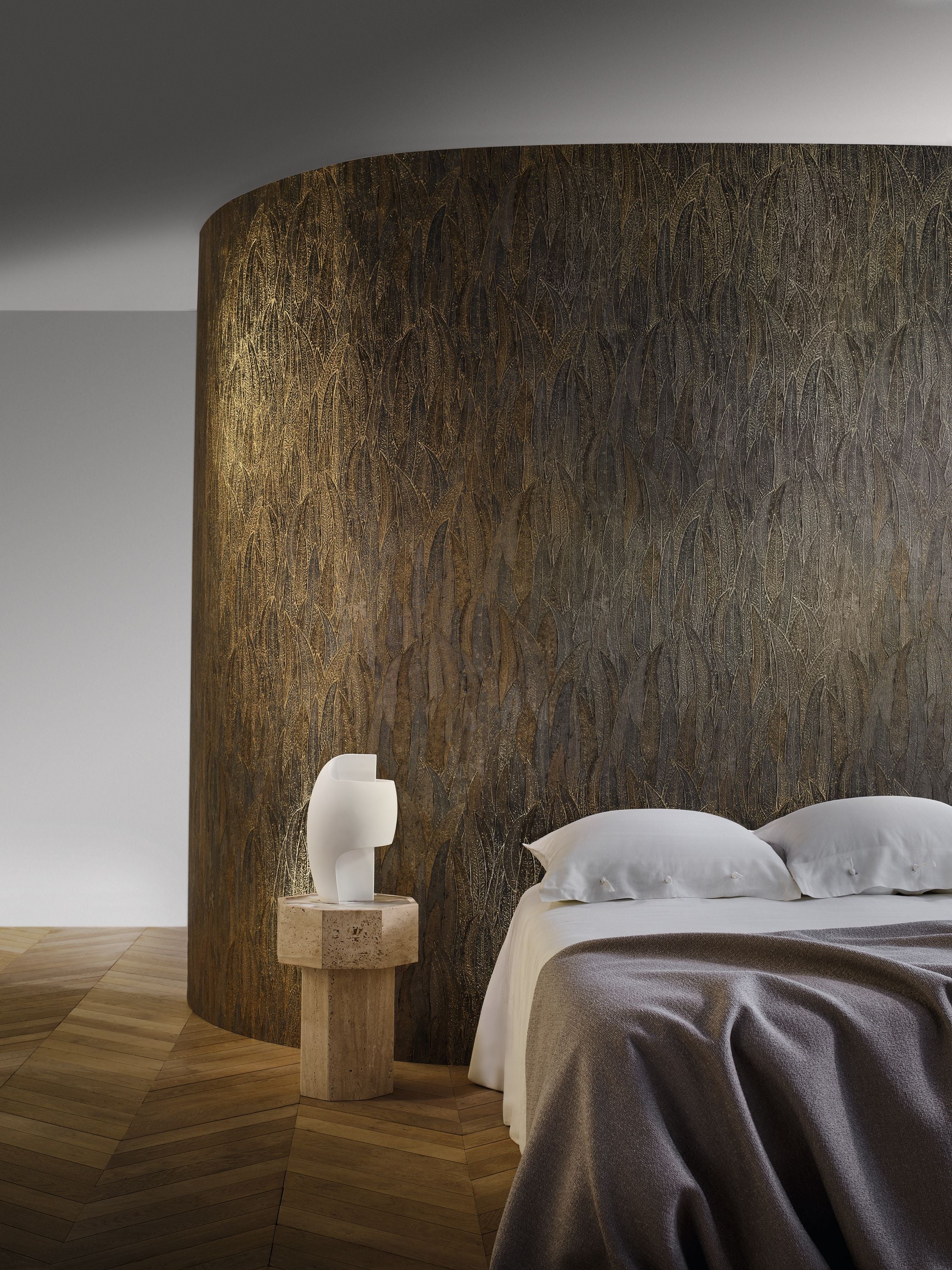 76533466 Cinerea Anthracite/Doré Wallpaper by Casamance
