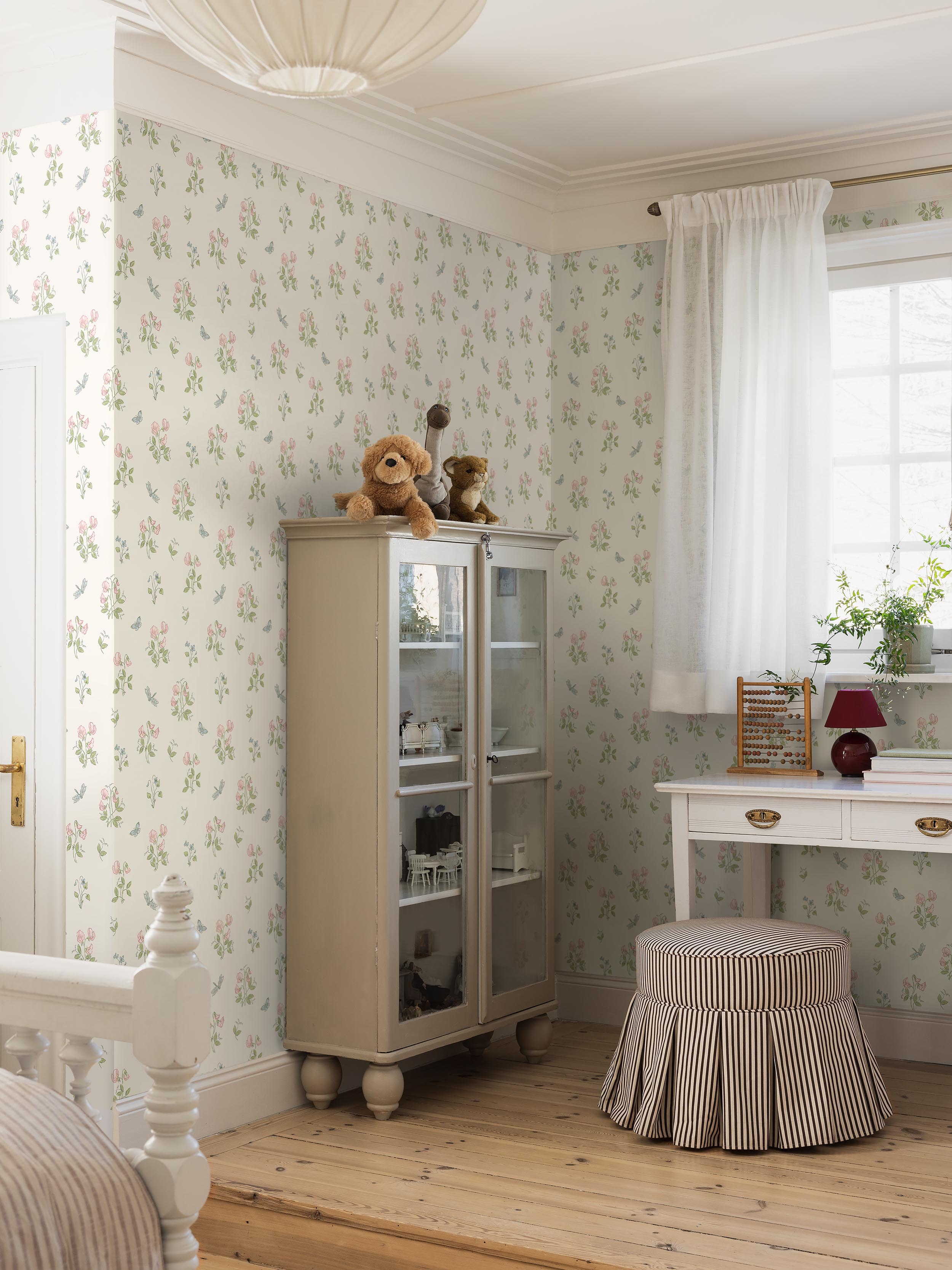 Luktärt Multi Herrgård Wallpaper by Boråstapeter