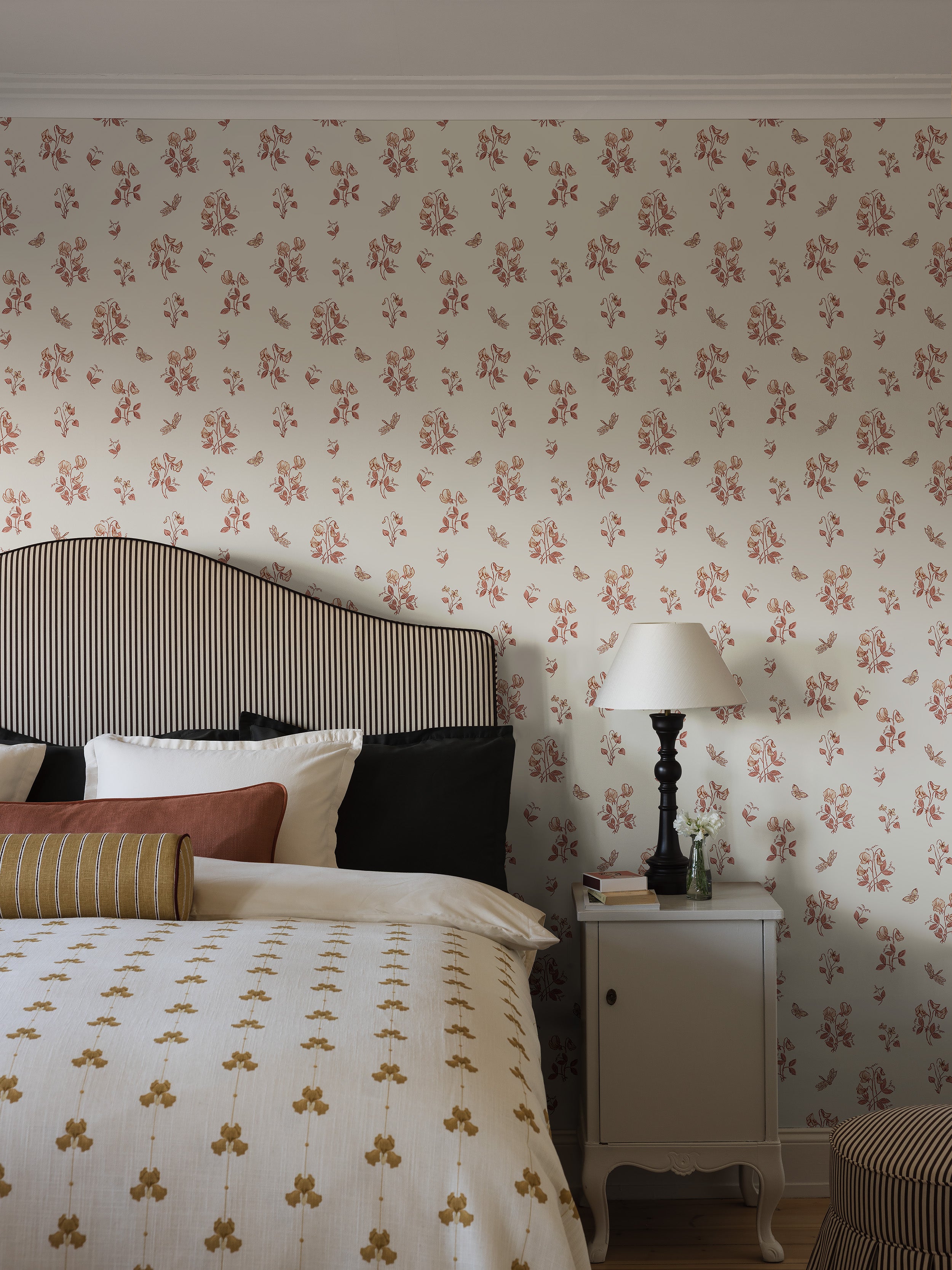 Luktärt Red Herrgård Wallpaper by Boråstapeter