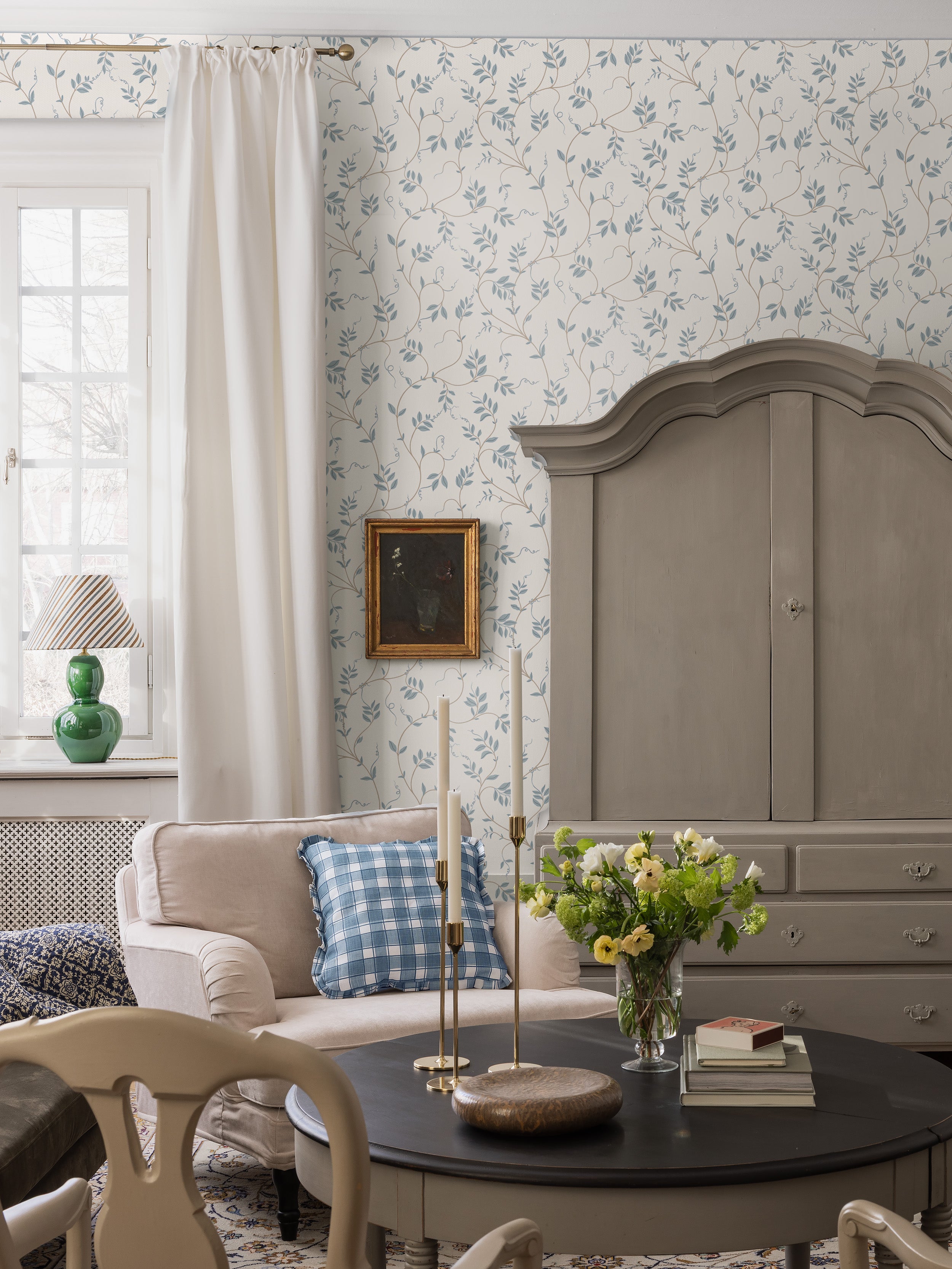Klockranka Blue Herrgård Wallpaper by Boråstapeter