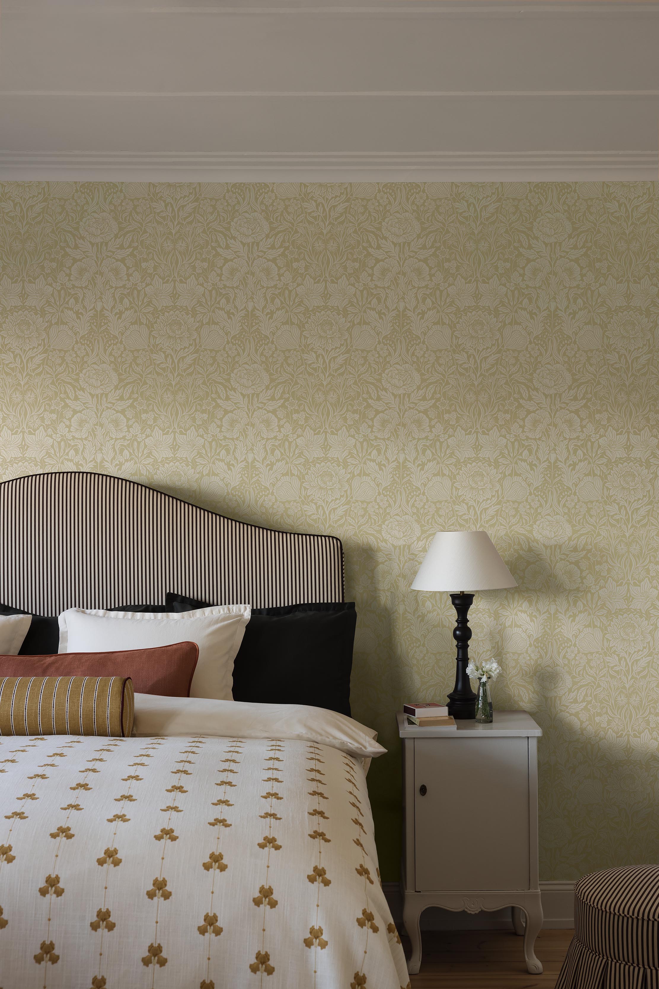 Hildasholm Yellow Herrgård Wallpaper by Boråstapeter