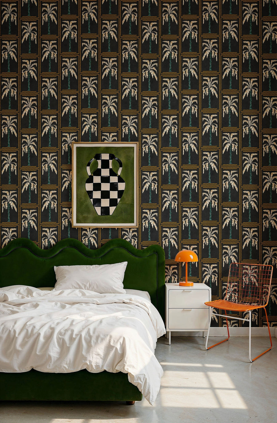 Veraneo Noir wallpaper by Coordonne, gold palm columns on black behind a green velvet bed and an orange lamp