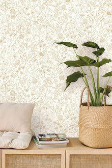 103002044 Jardin De Giverny Blanc Or Wallpaper by Caselio