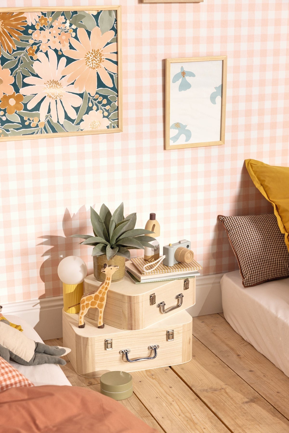 Victoria Rose Layette Happy Kids Club Wallpaper by Caselio