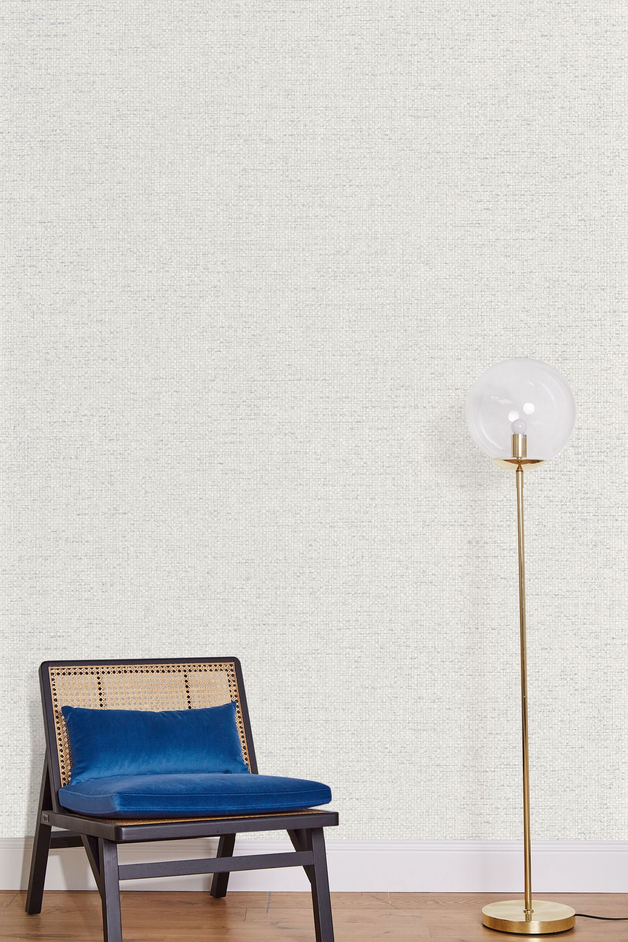105006120 Uni Metallise Bleu Nuit Dore Damier Wallpaper by Caselio