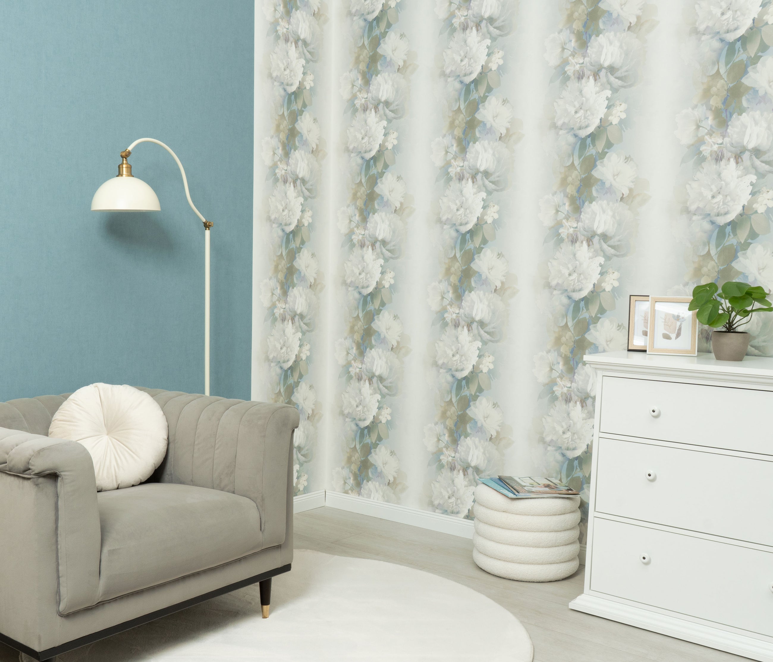 10513-08 Aurora Floral Blue Wallpaper by Erismann