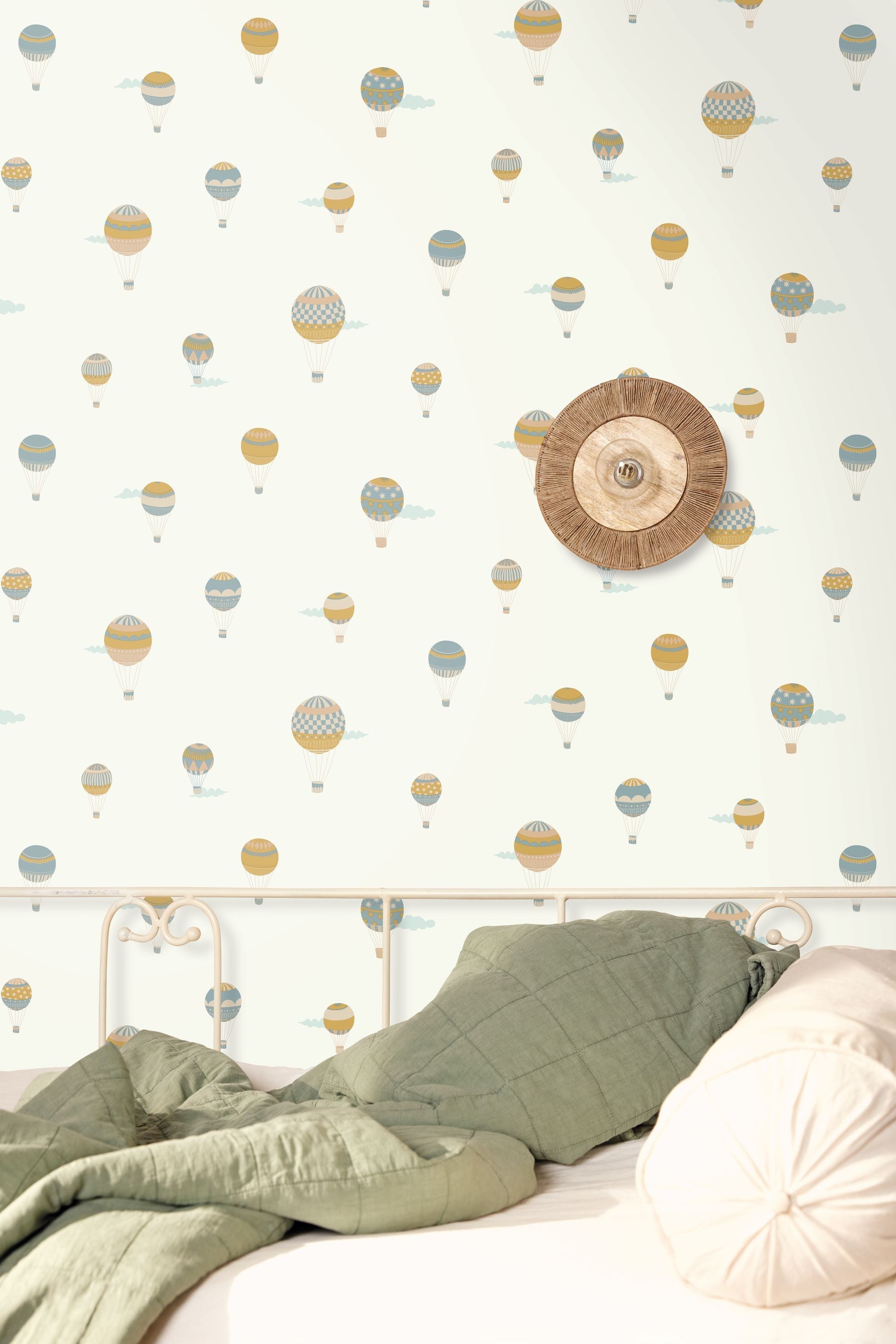 Balloon Adventure Multicouleurs Happy Kids Club Wallpaper by Caselio