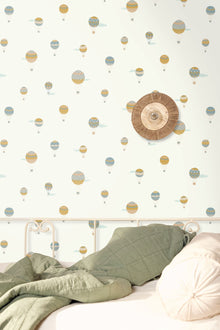 Balloon Adventure Multicouleurs Happy Kids Club Wallpaper by Caselio