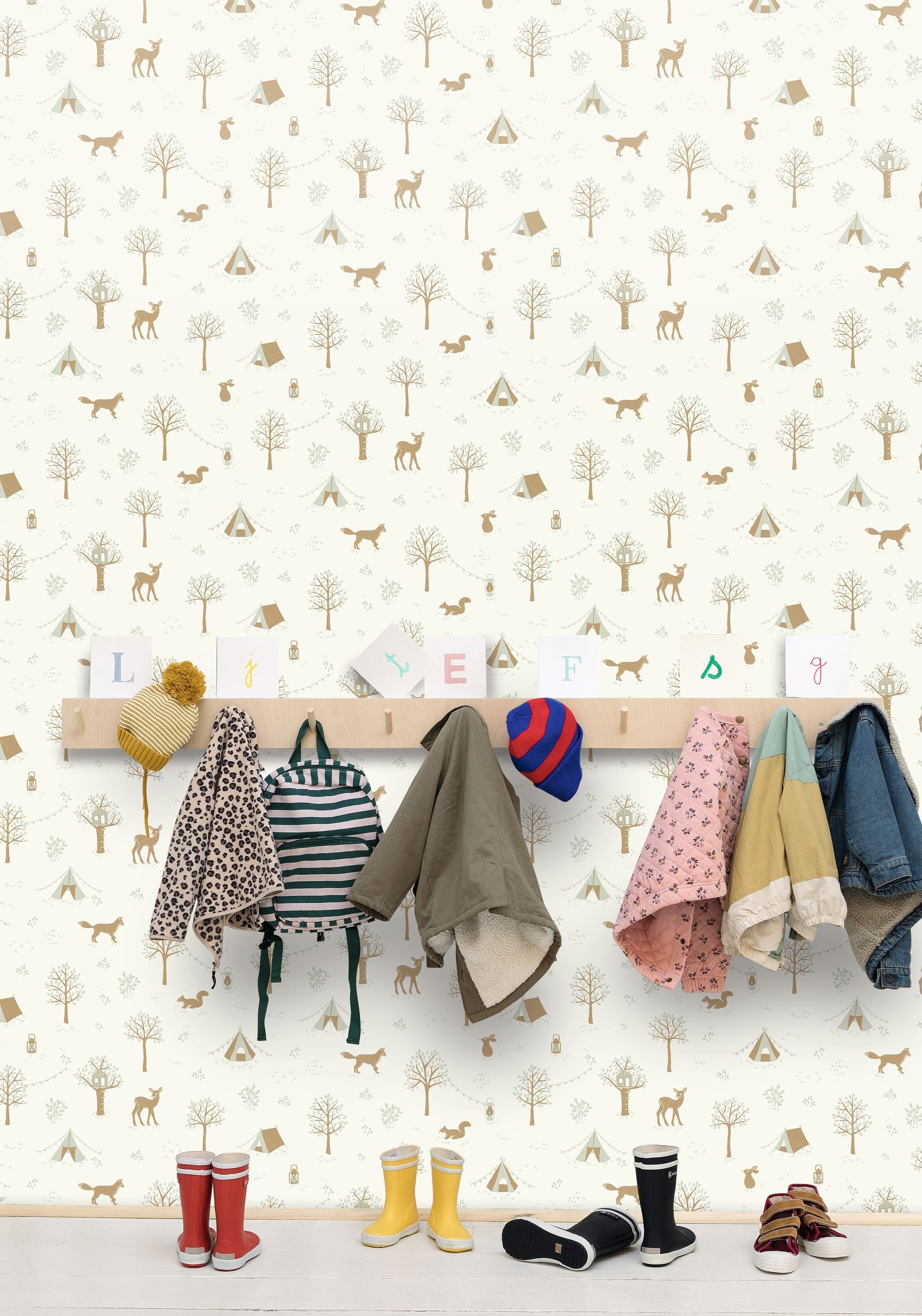 Scouty Vert D'Eau Happy Kids Club Wallpaper by Caselio