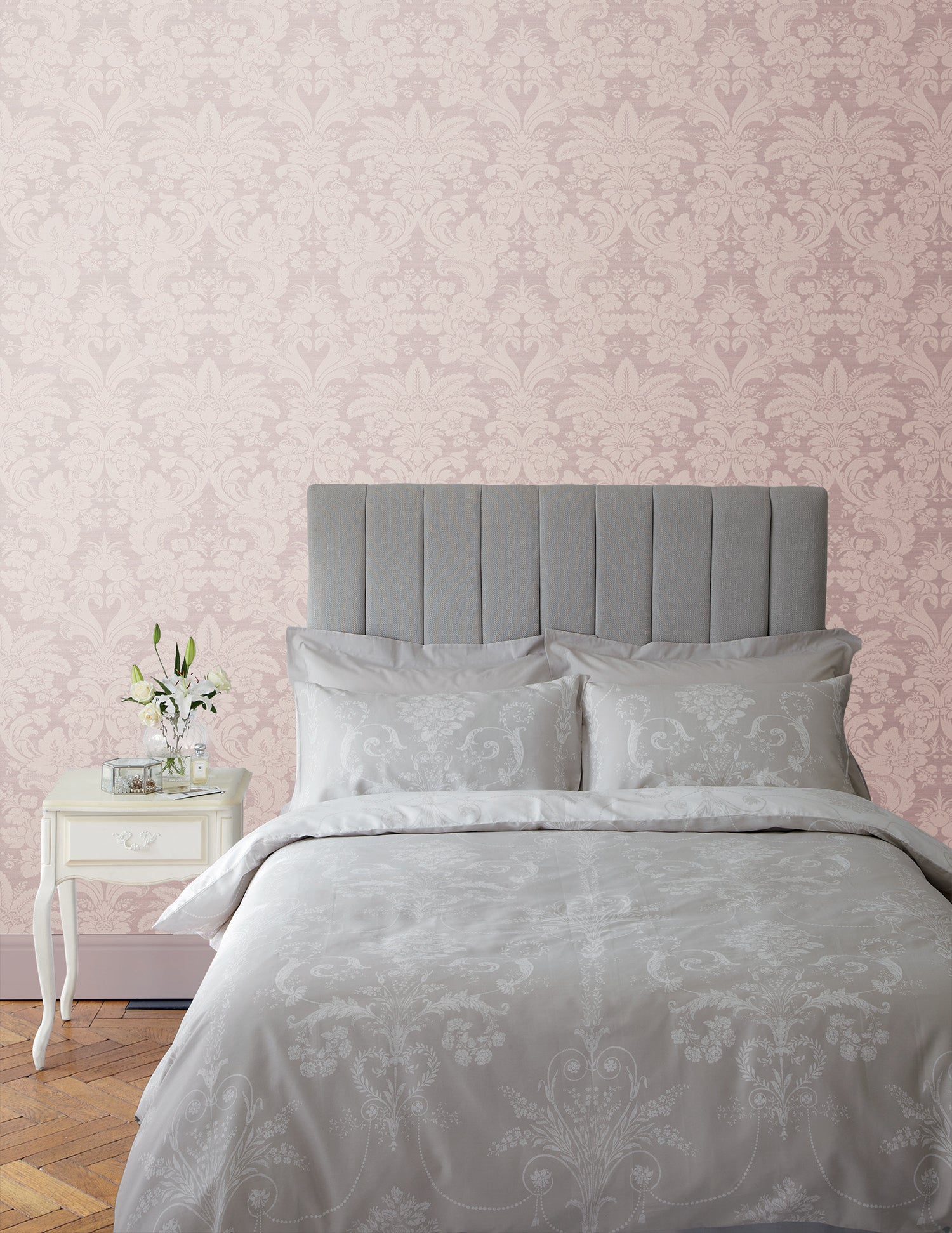 114919 Martigues Sugared Violet Wallpaper by Laura Ashley