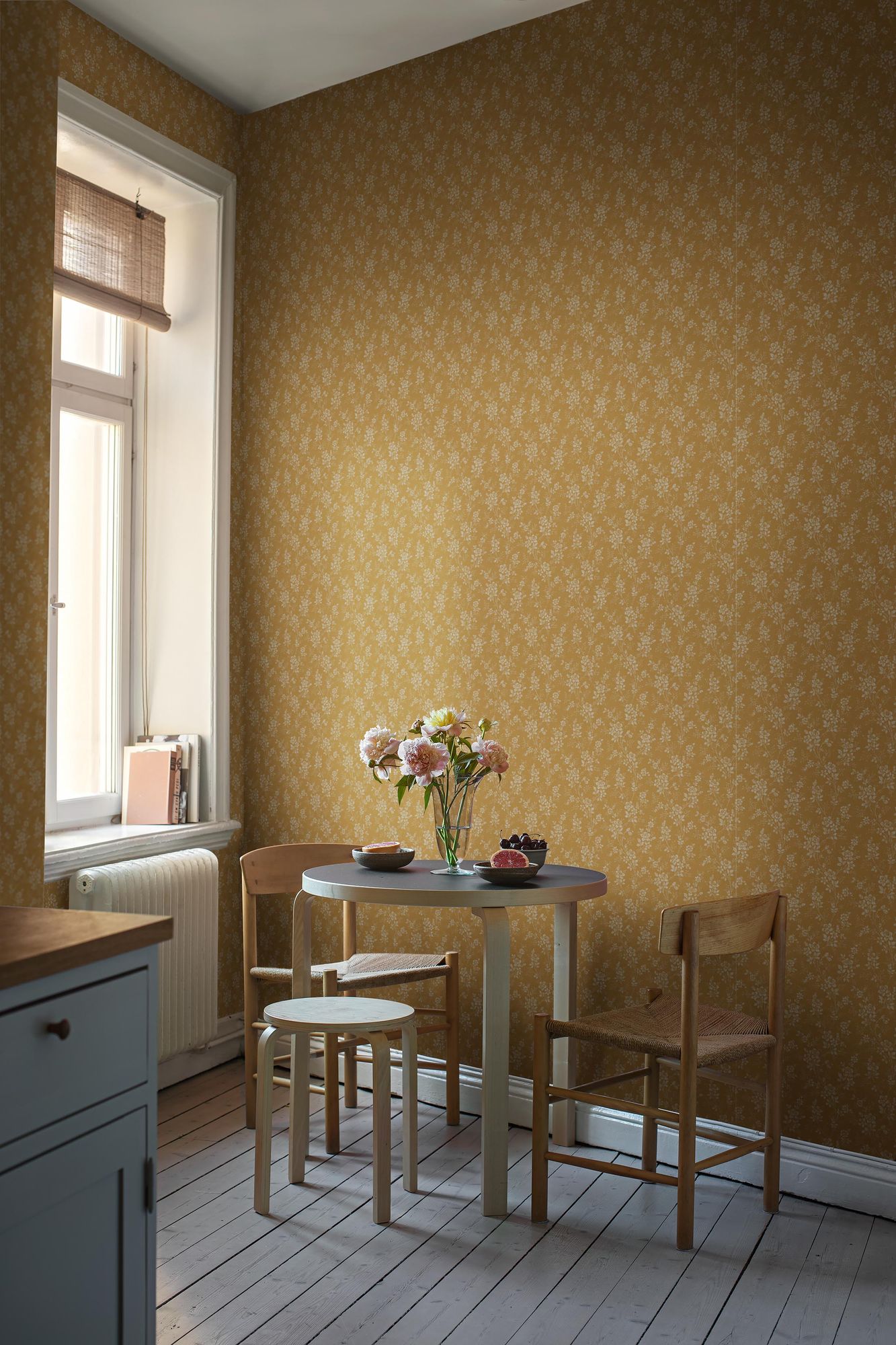 1178 Hip Rose Light Yellow and Beige Icons Wallpaper by Boråstapeter
