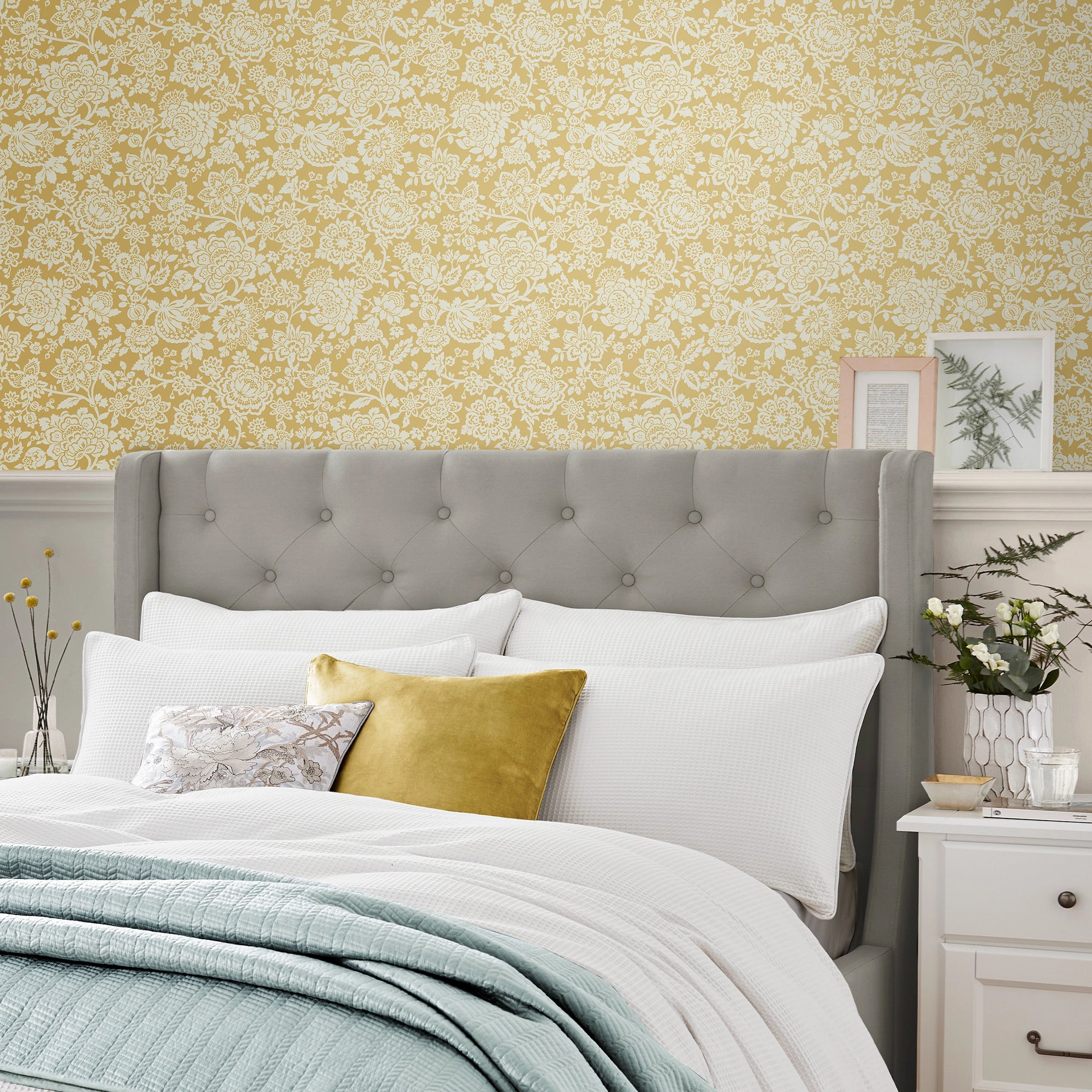 121072 Trailing Laurissa Wallpaper by Laura Ashley