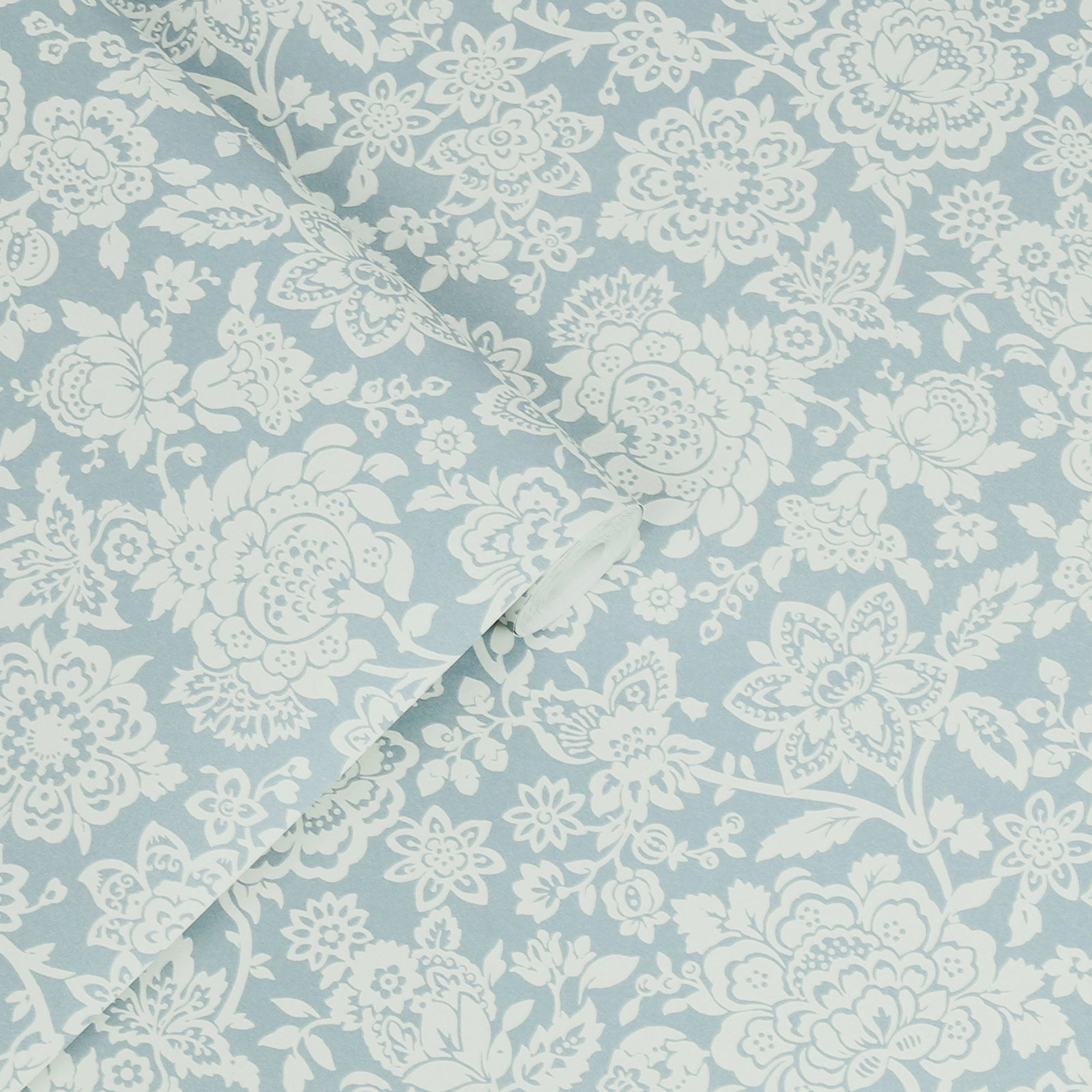 121073 Trailing Laurissa Wallpaper by Laura Ashley
