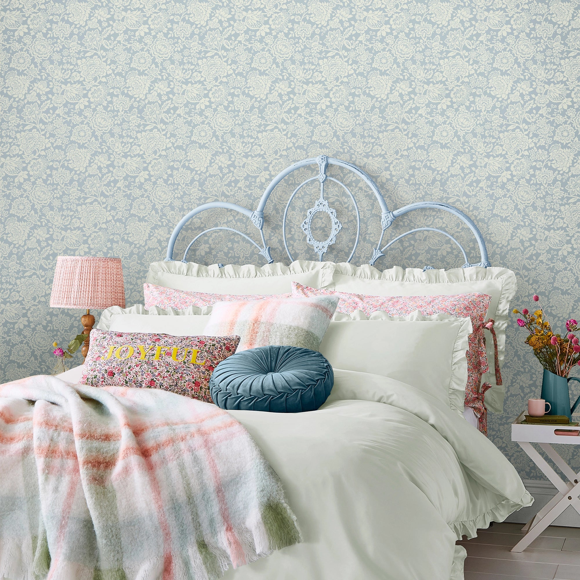 121073 Trailing Laurissa Wallpaper by Laura Ashley