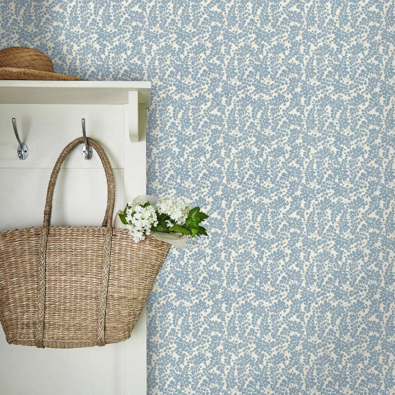 122743 Cariad Spray Wallpaper by Laura Ashley