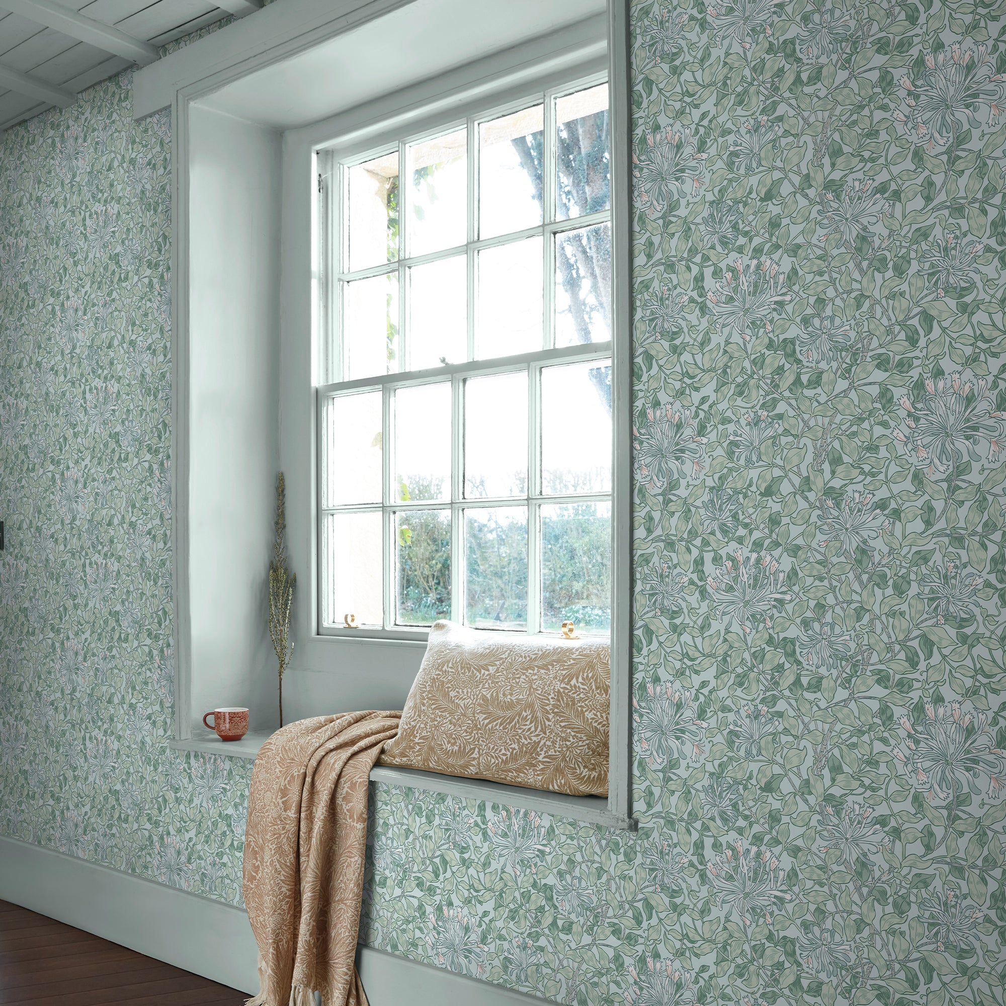 140485 Honeysuckle Breeze William Morris at Home Wallpaper by Graham & Brown