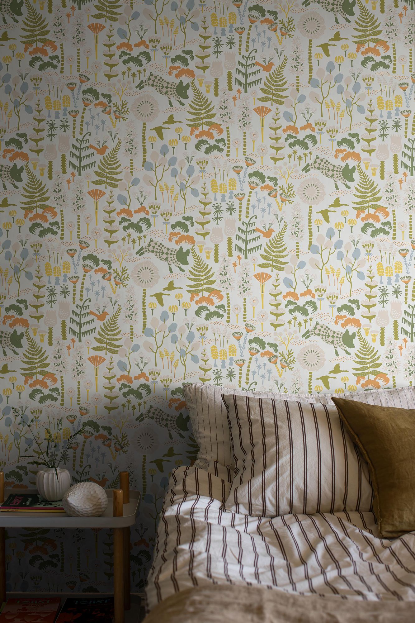 1450 Hanna Werning Hoppmosse Multicoloured Icons Wallpaper by Boråstapeter