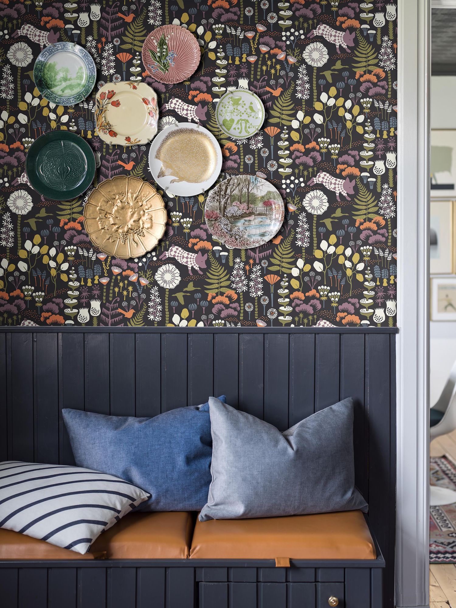 1452 Hanna Werning Hoppmosse Multicoloured Icons Wallpaper by Boråstapeter