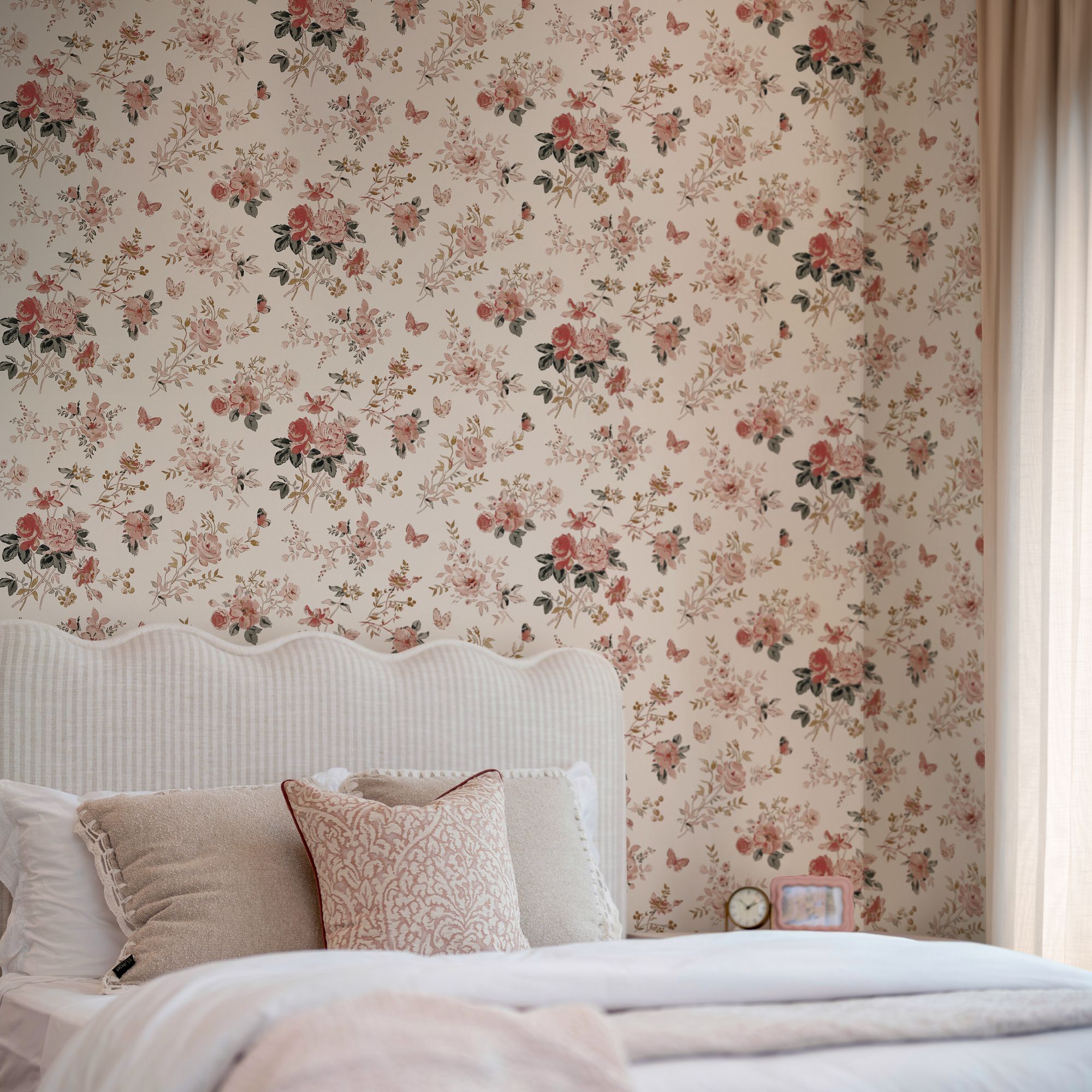 146842 Vintage Rose Chalk Blush Wallpaper by Sophie Allport