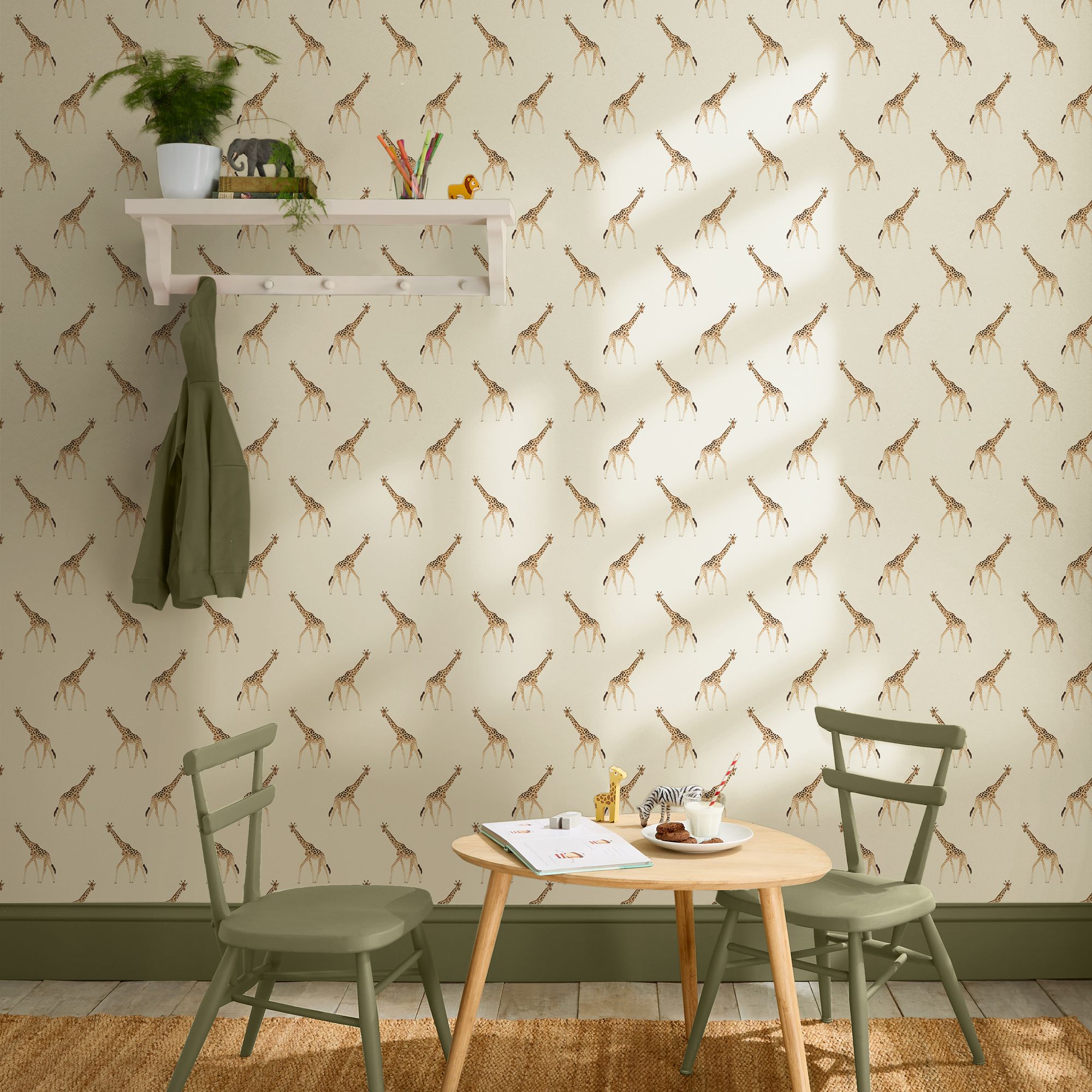 146862 Giraffe Off White Wallpaper by Sophie Allport