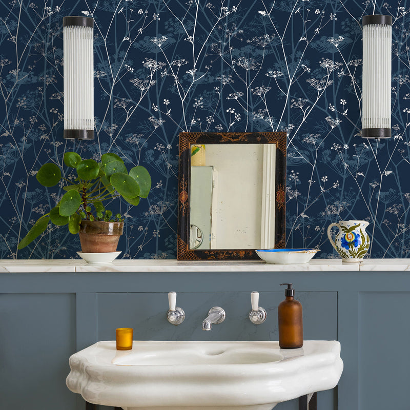 147003 Wild Chervil Navy & Silver Clarissa Hulse AW26 Wallpaper by Clarissa Hulse