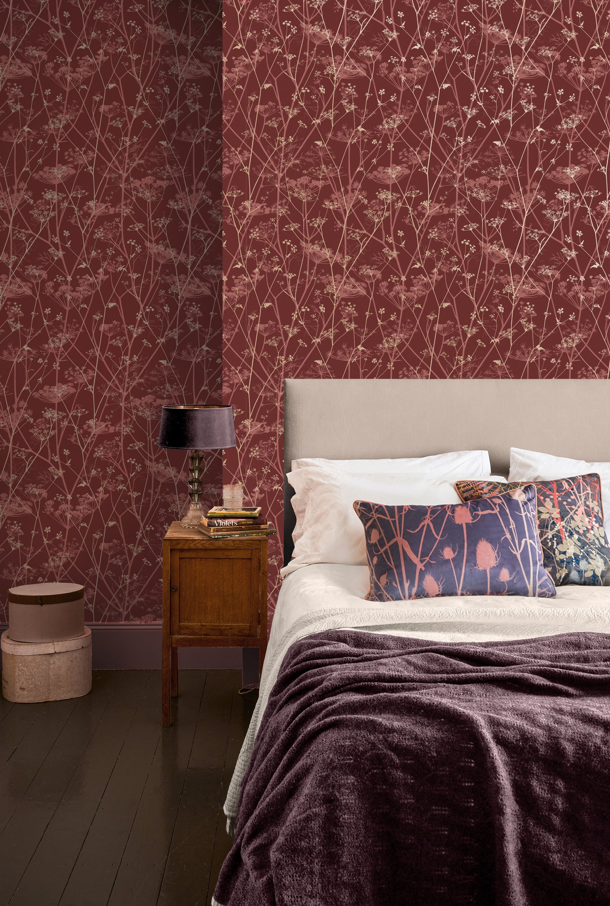 147005 Wild Chervil Madder & Pewter Clarissa Hulse AW26 Wallpaper by Clarissa Hulse