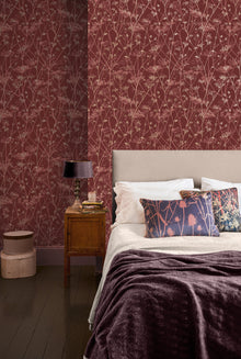 147005 Wild Chervil Madder & Pewter Clarissa Hulse AW26 Wallpaper by Clarissa Hulse