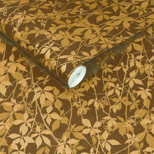 147007 Virginia Creeper Ochre & Gold Clarissa Hulse AW26 Wallpaper by Clarissa Hulse