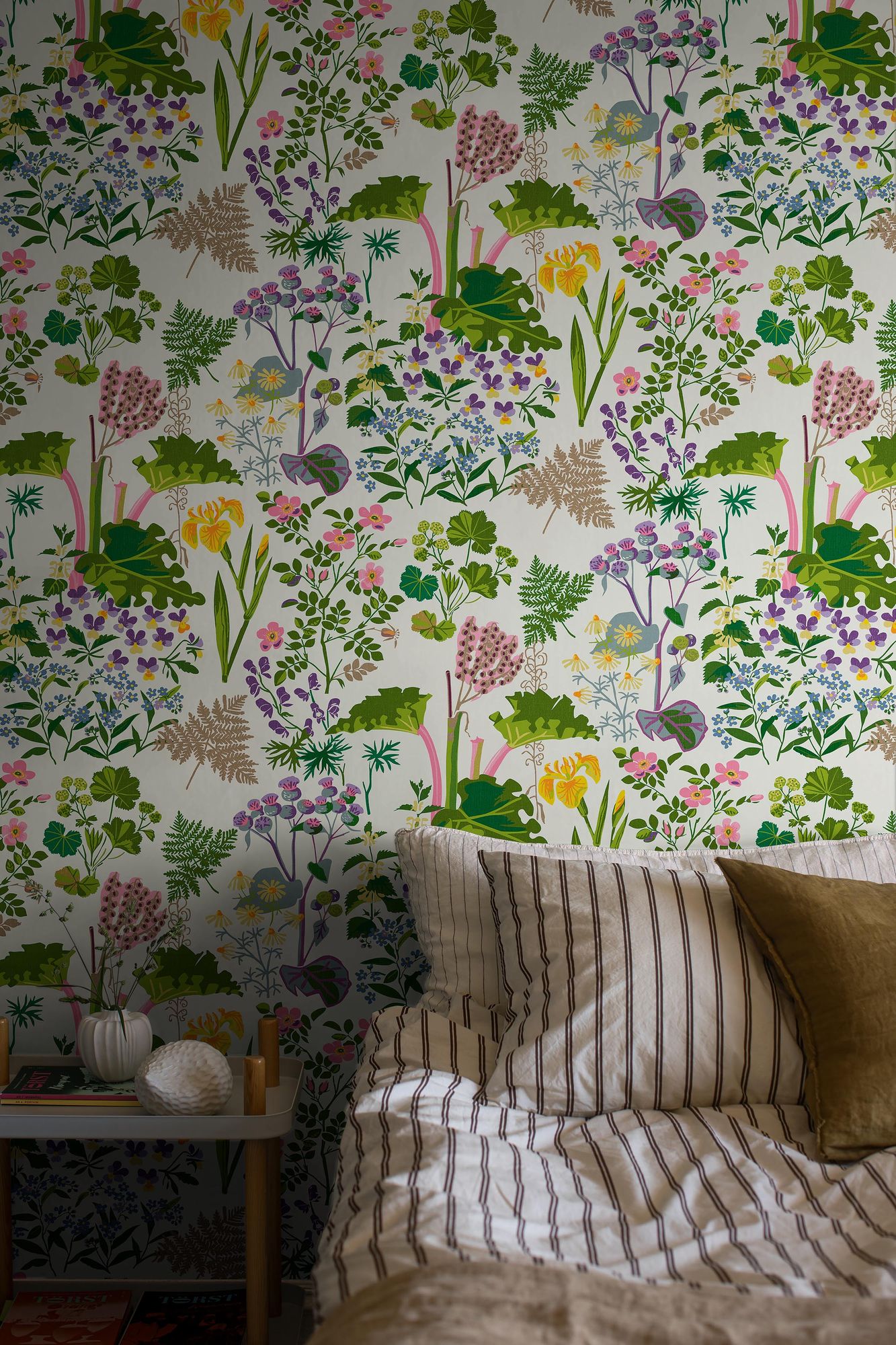 1792 Gocken Jobs Rabarber Multi and White Wallpaper by Boråstapeter
