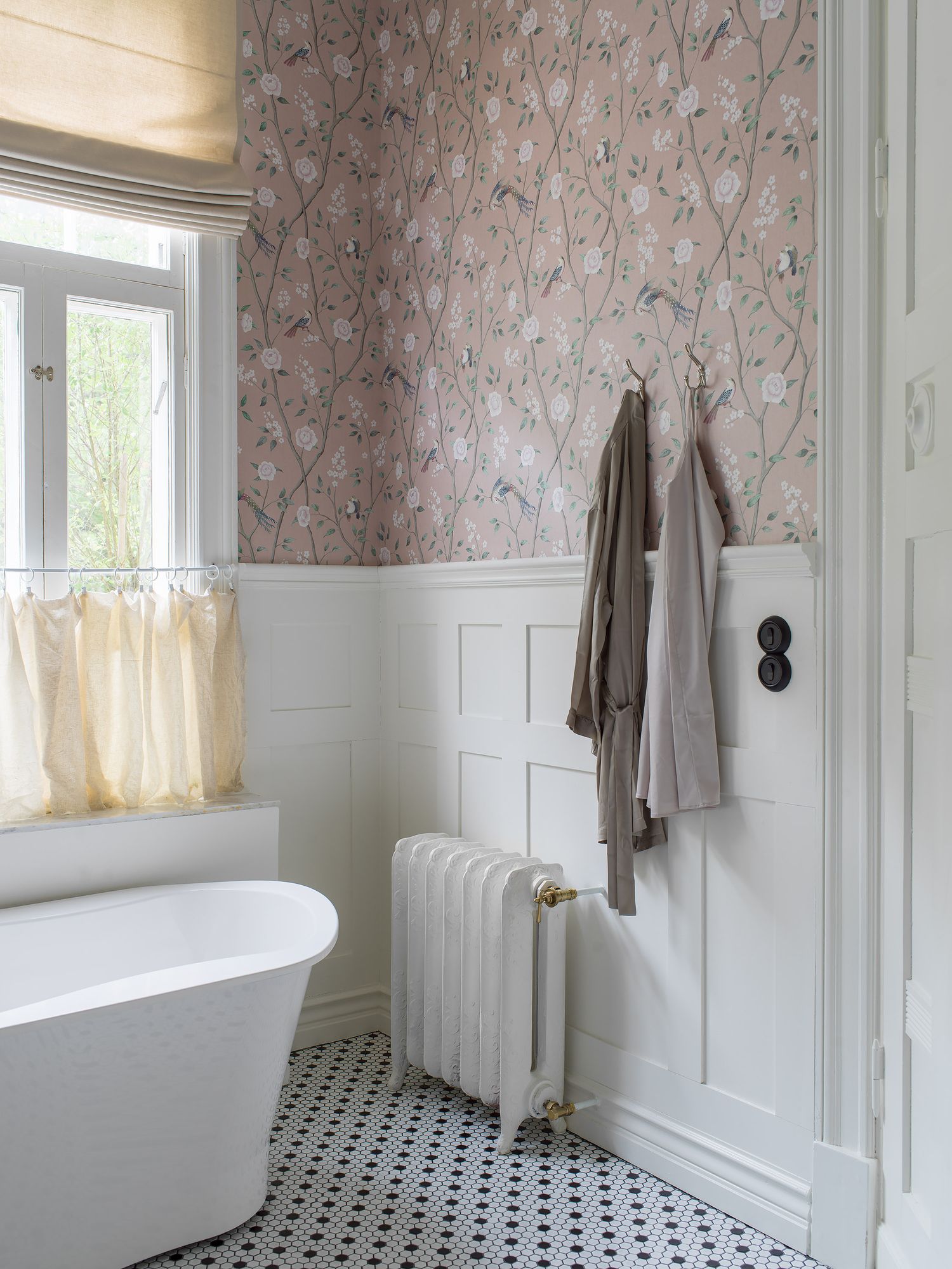 1901 Paradise Birds Light Pink and Green Icons Wallpaper by Boråstapeter