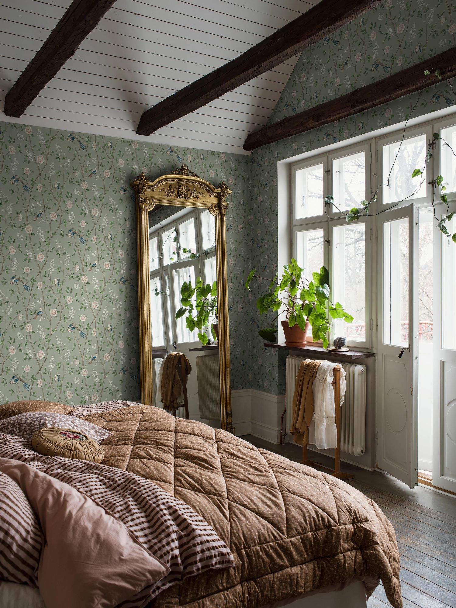 1903 Paradise Birds Dark Green and Pink Dreamy Escape Wallpaper by Boråstapeter