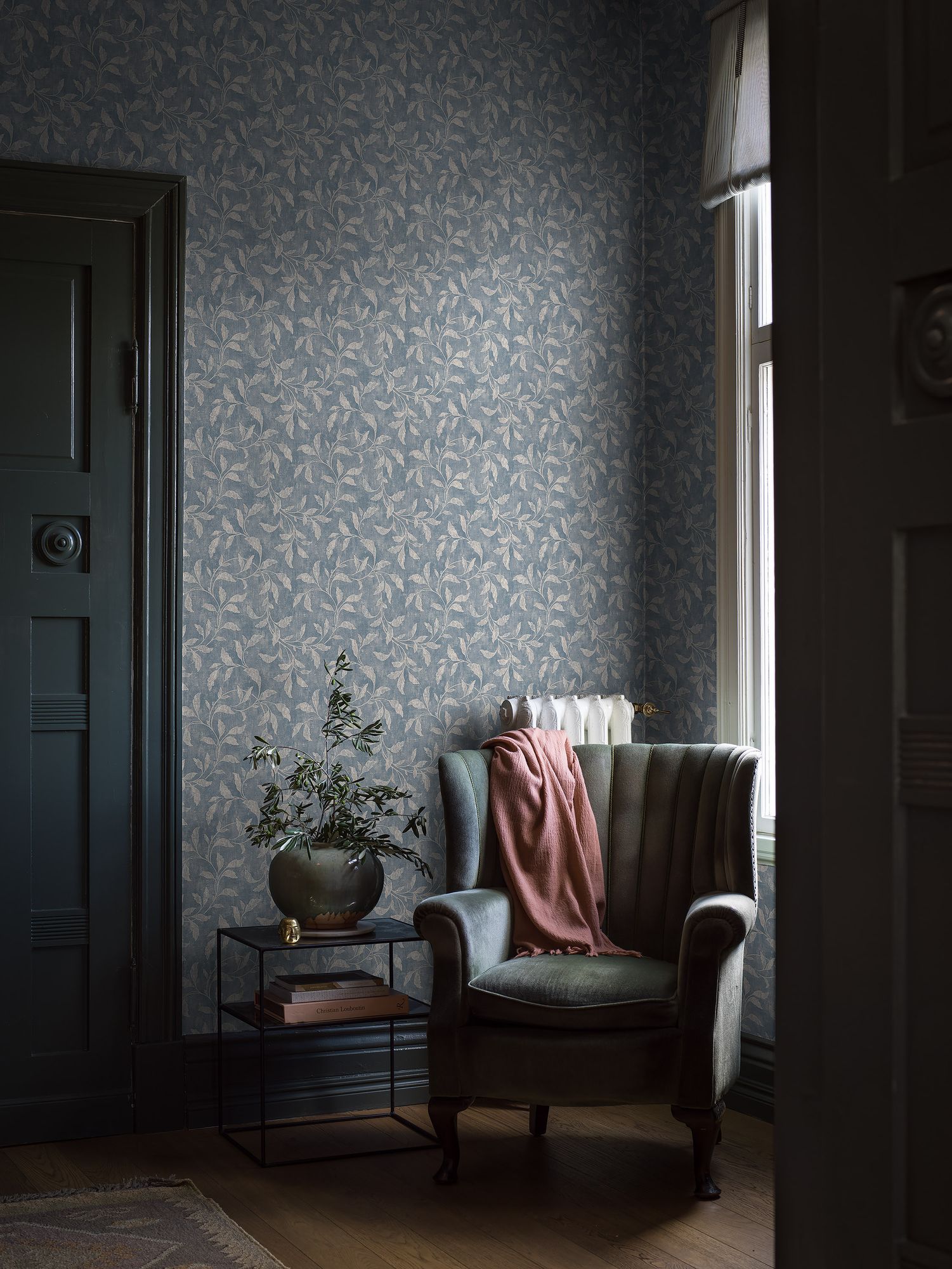 1904 Rosewood Night Dark Blue Dreamy Escape Wallpaper by Boråstapeter
