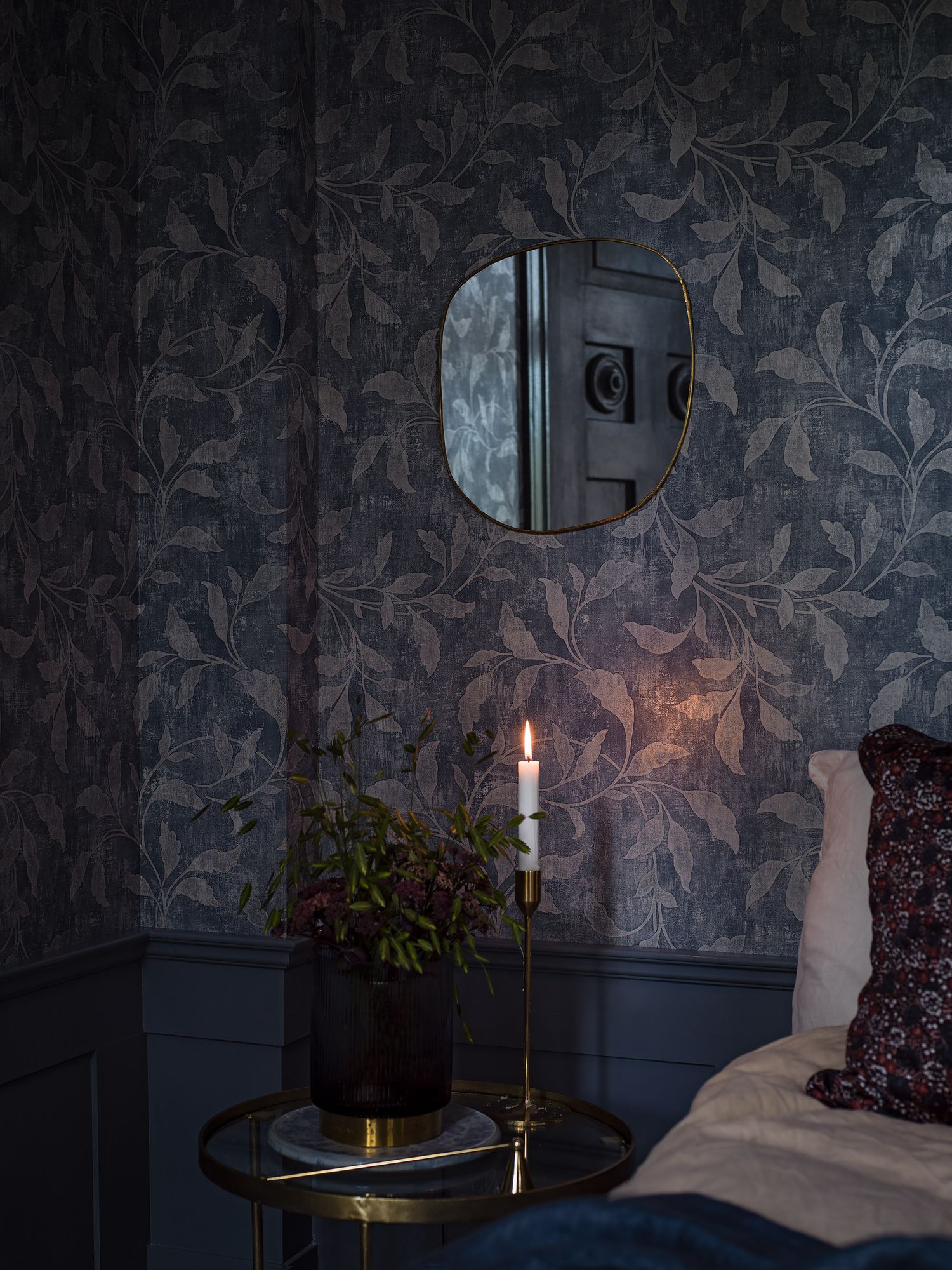 1904 Rosewood Night Dark Blue Dreamy Escape Wallpaper by Boråstapeter