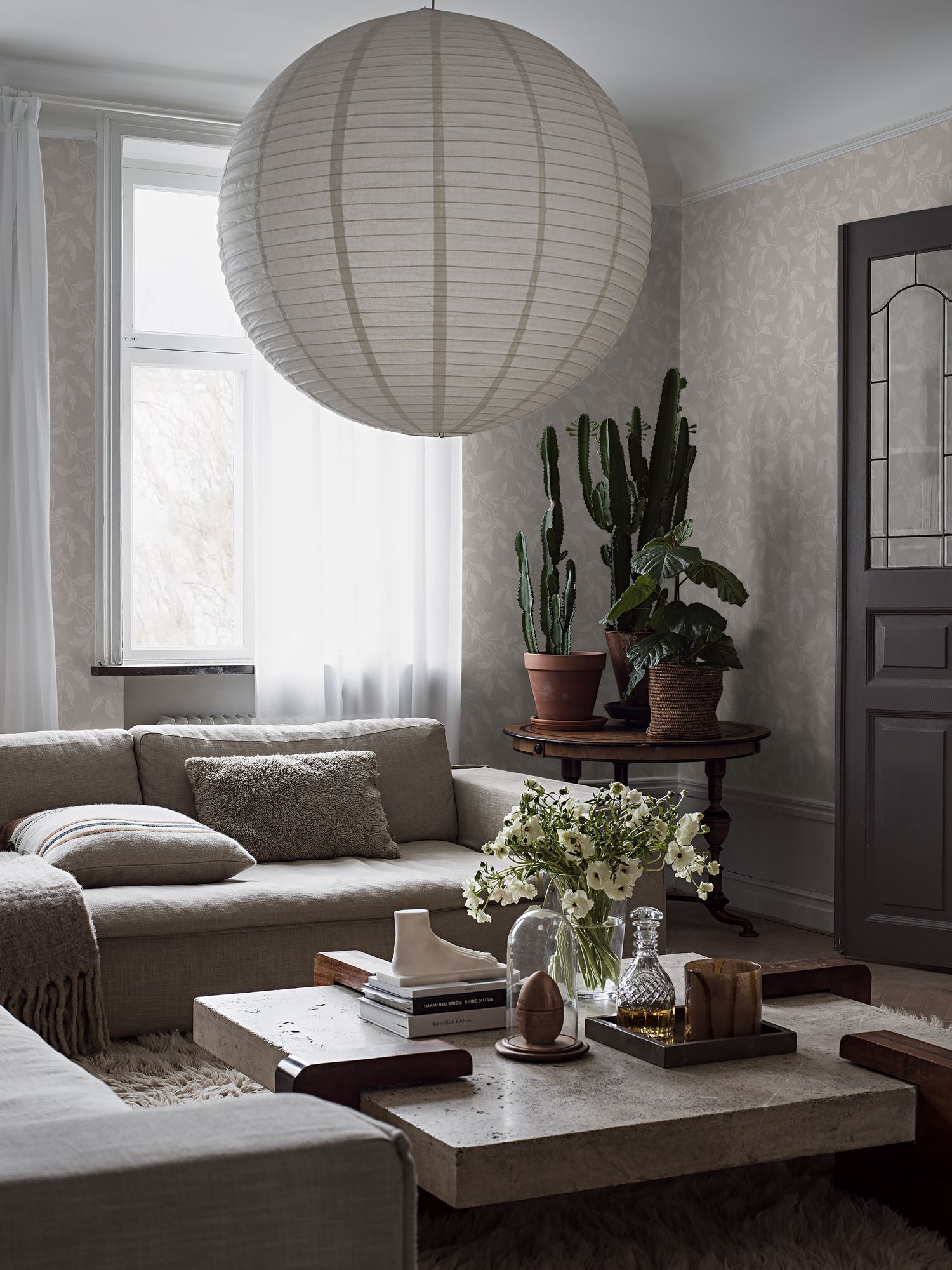 1906 Rosewood Night Light Beige Dreamy Escape Wallpaper by Boråstapeter