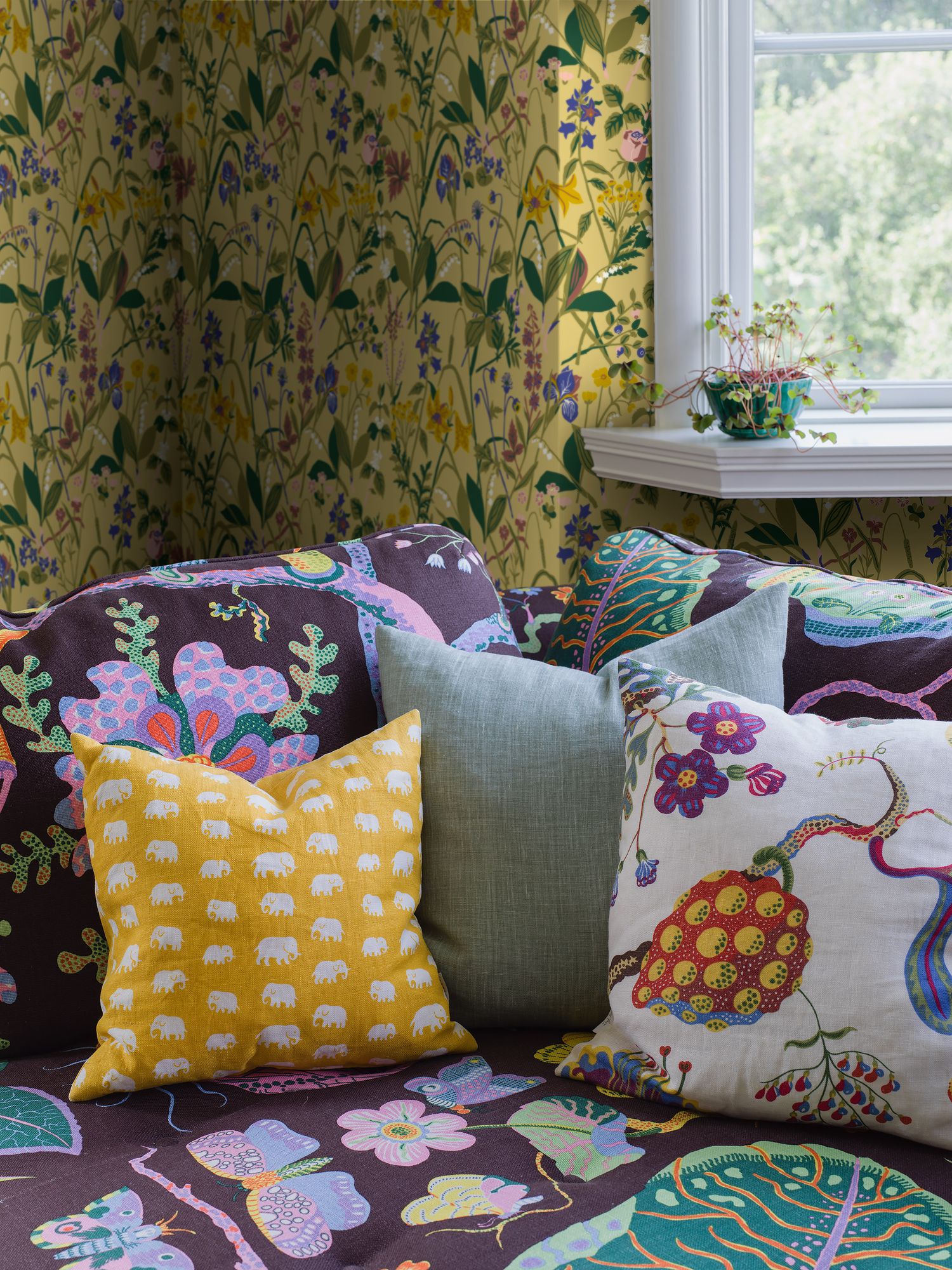 1963 Gocken Jobs Ros och Lilja Multi and Yellow Wallpaper by Boråstape