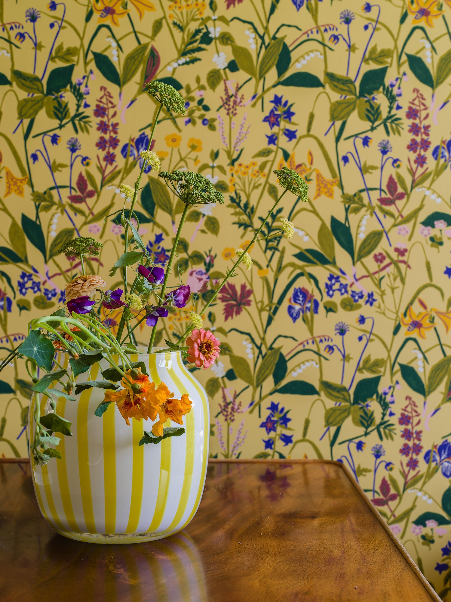 1963 Gocken Jobs Ros och Lilja Multi and Yellow Wallpaper by Boråstape