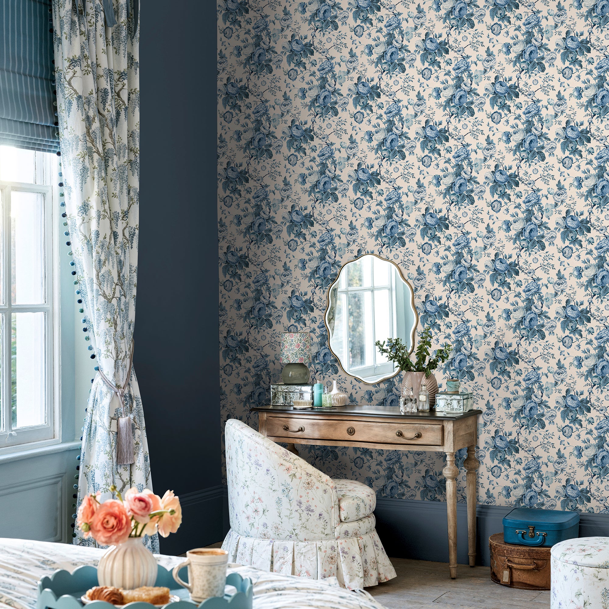 140324 Uffington Roses Wallpaper by Laura Ashley