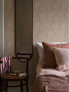 2009 Acanthus Light Pink Icons Wallpaper by Boråstapeter