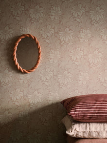 2009 Acanthus Light Pink Icons Wallpaper by Boråstapeter
