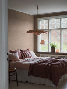2009 Acanthus Light Pink Icons Wallpaper by Boråstapeter