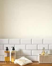 Blanc Polaire Hansan Wallpaper by Casadeco