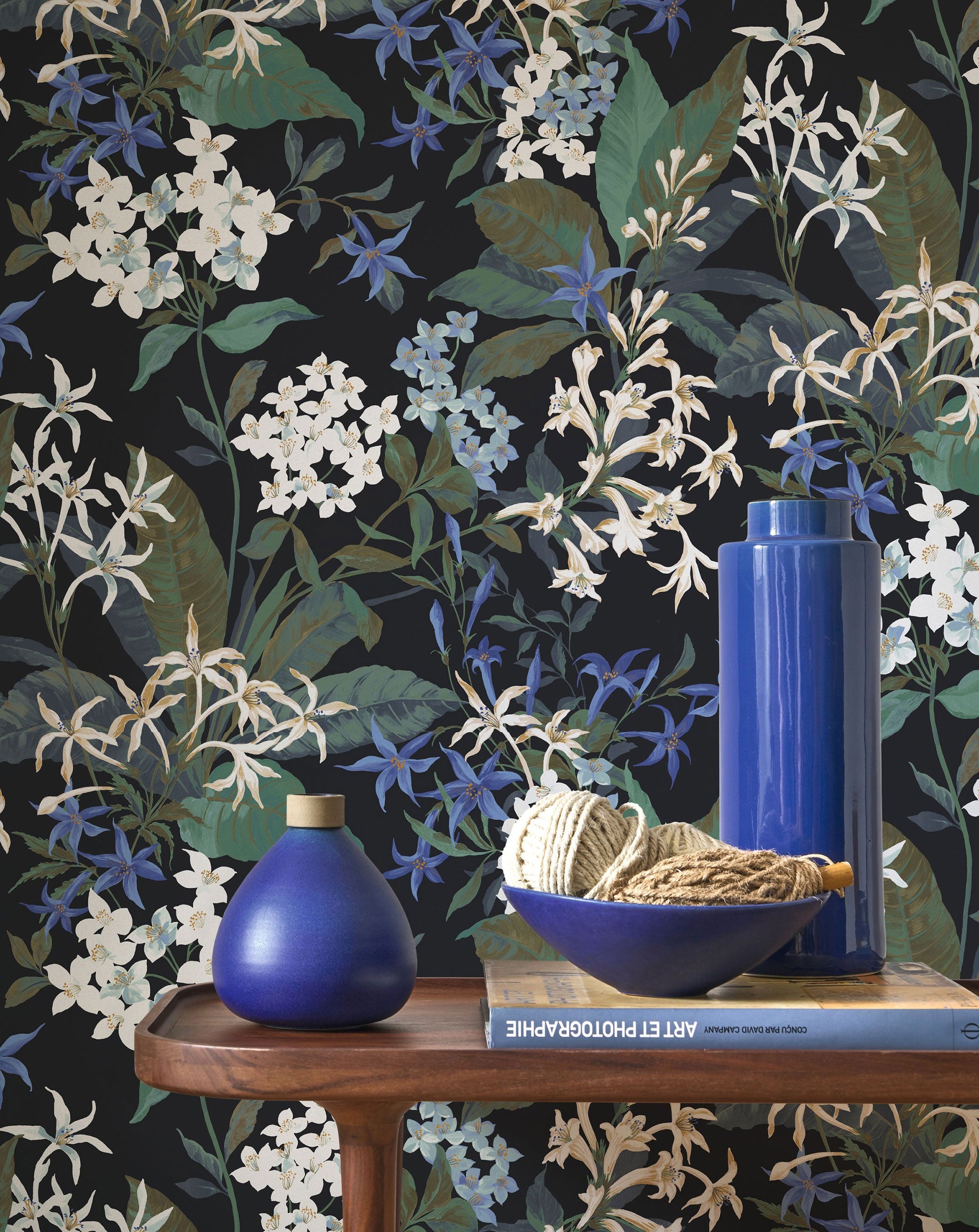 Songe De Jasmin Bleu Encre Le Beau Jardin Wallpaper by Casadeco