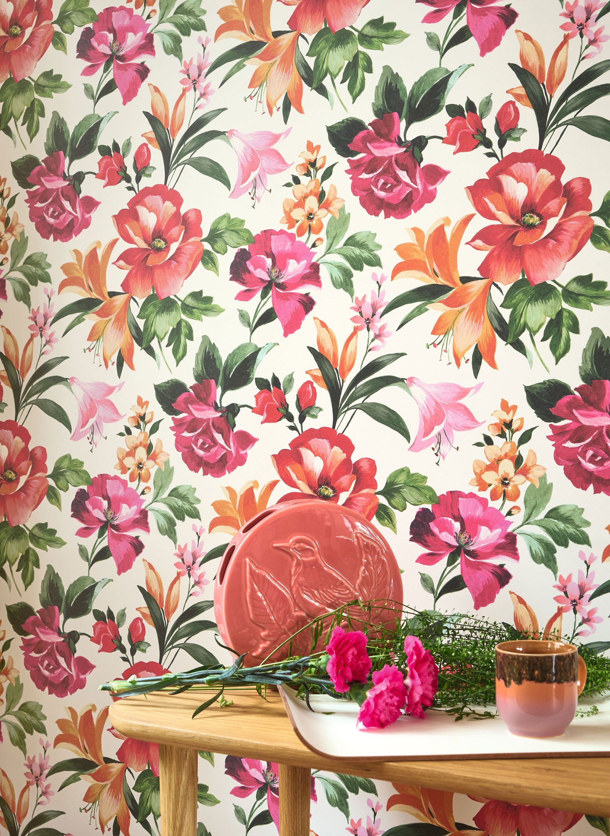 Bouquet D'Été Rouge Passion Le Beau Jardin Wallpaper by Casadeco