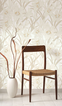 Clair De Lys Naturel Le Beau Jardin Wallpaper by Casadeco